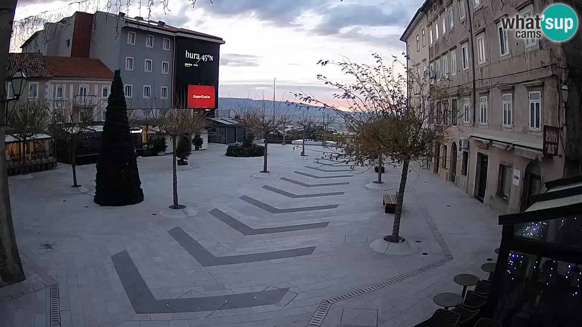 Center mesta Senj – Pavlinski trg – spletne kamere Dalmacija