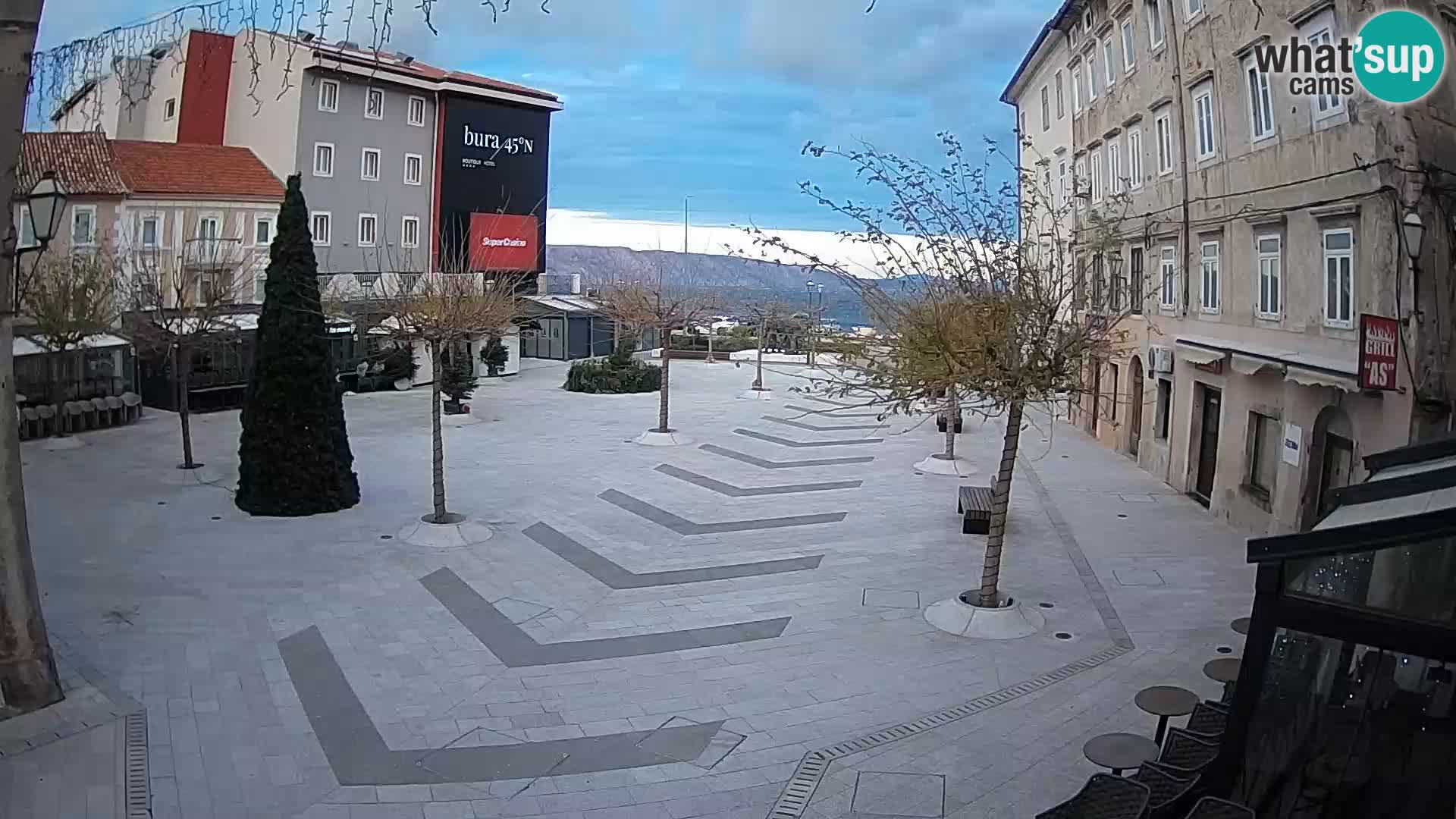 Centar grada Senja – Pavlinski trg – web kamere Dalmacija