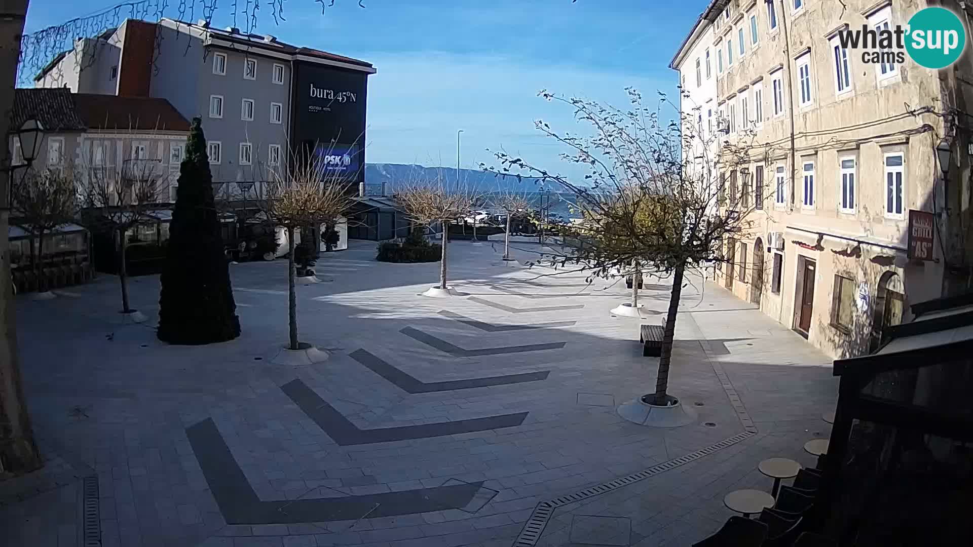 Centar grada Senja – Pavlinski trg – web kamere Dalmacija