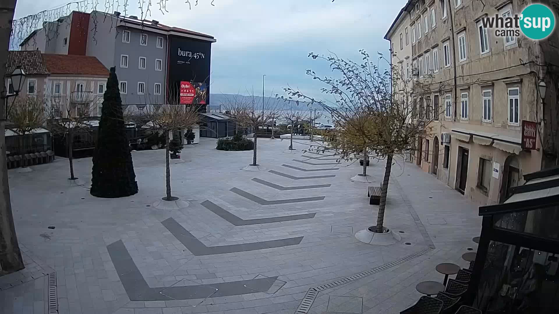 Centar grada Senja – Pavlinski trg – web kamere Dalmacija