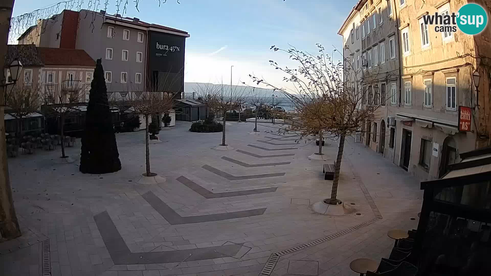 Centar grada Senja – Pavlinski trg – web kamere Dalmacija