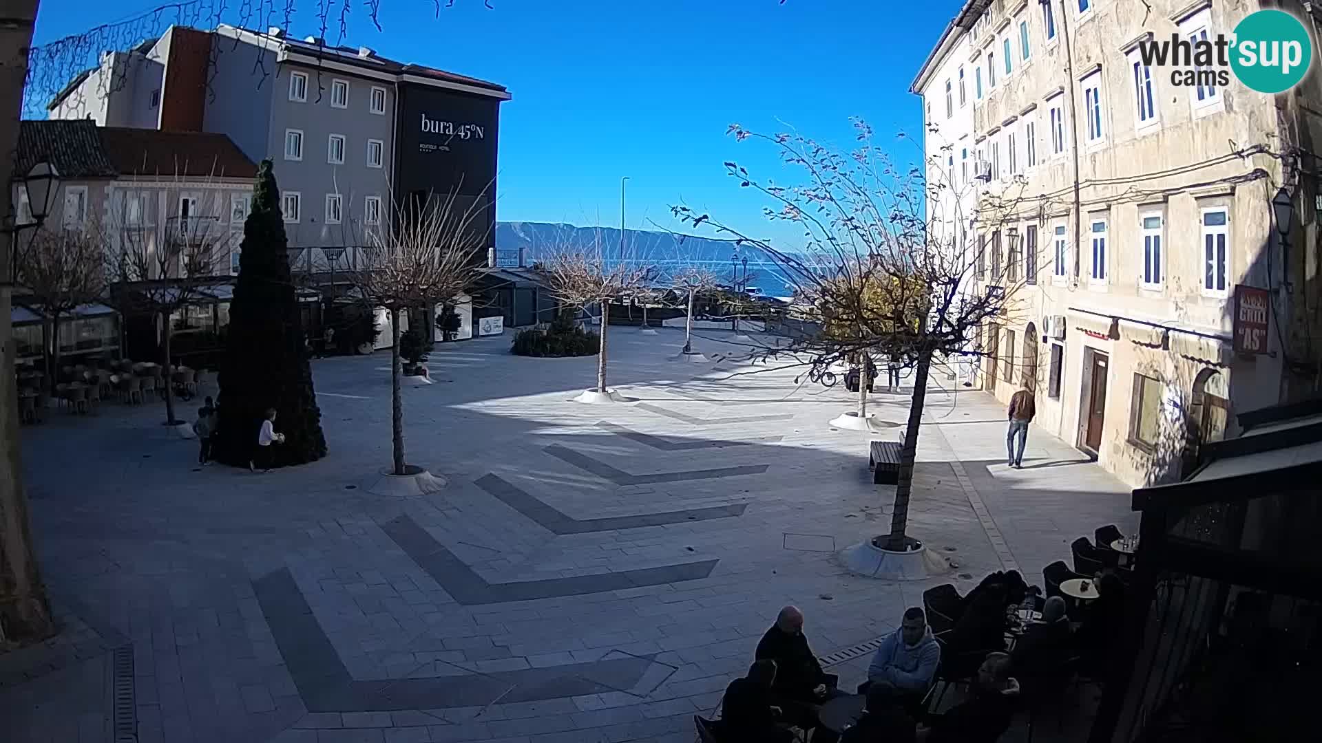 Centar grada Senja – Pavlinski trg – web kamere Dalmacija