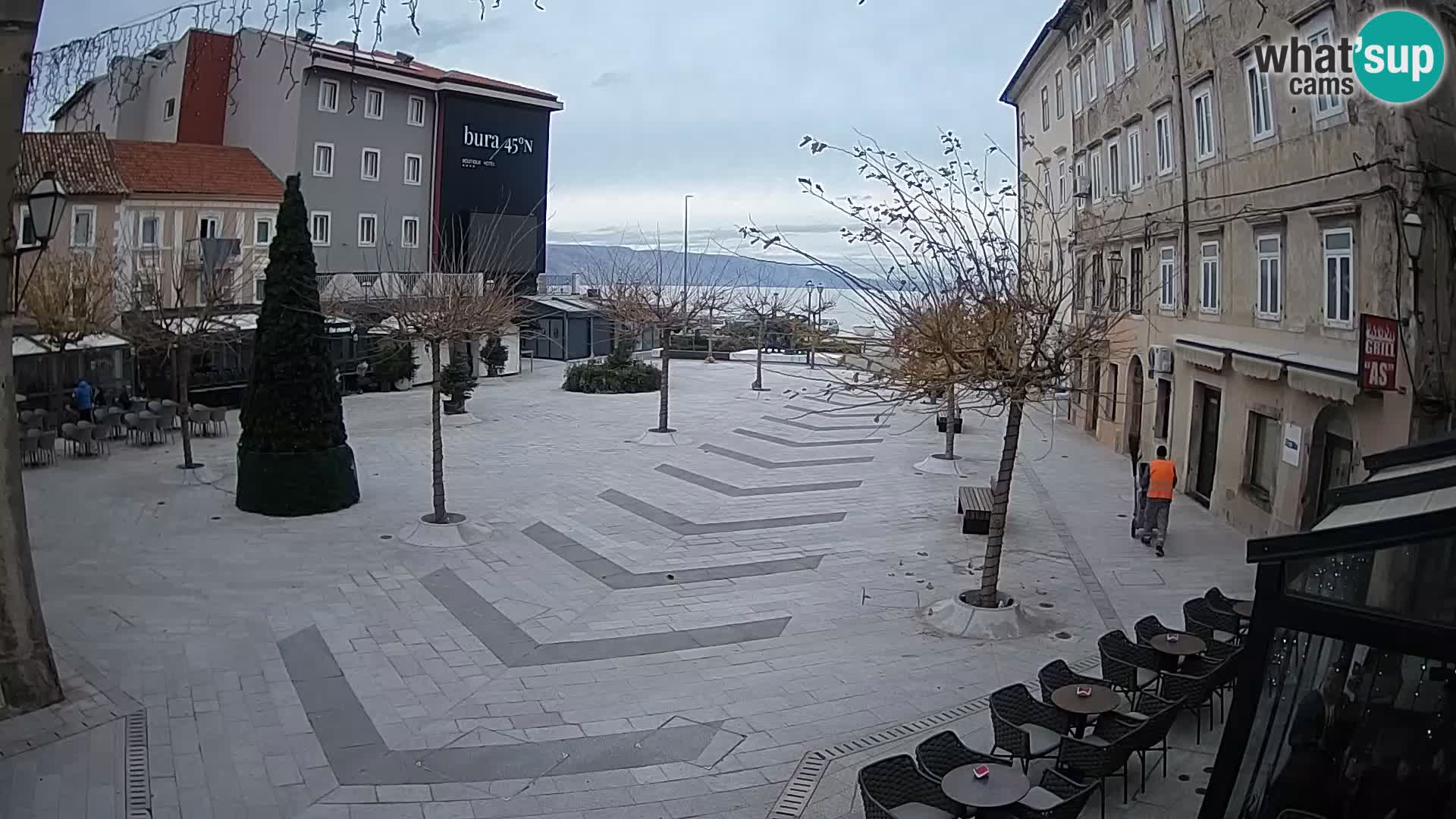 Zentrum der Stadt Senj – Pavlin platz – Live Cam Dalmatia