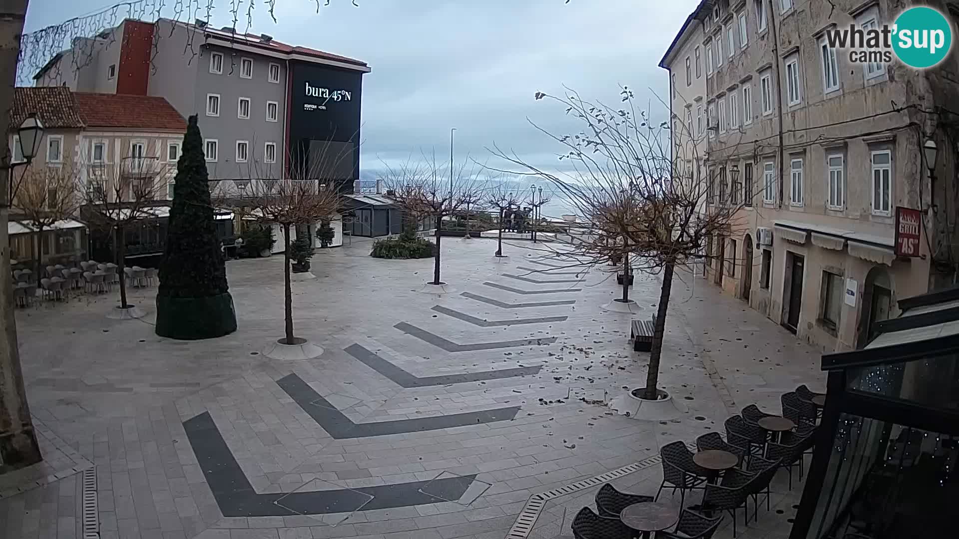Zentrum der Stadt Senj – Pavlin platz – Live Cam Dalmatia