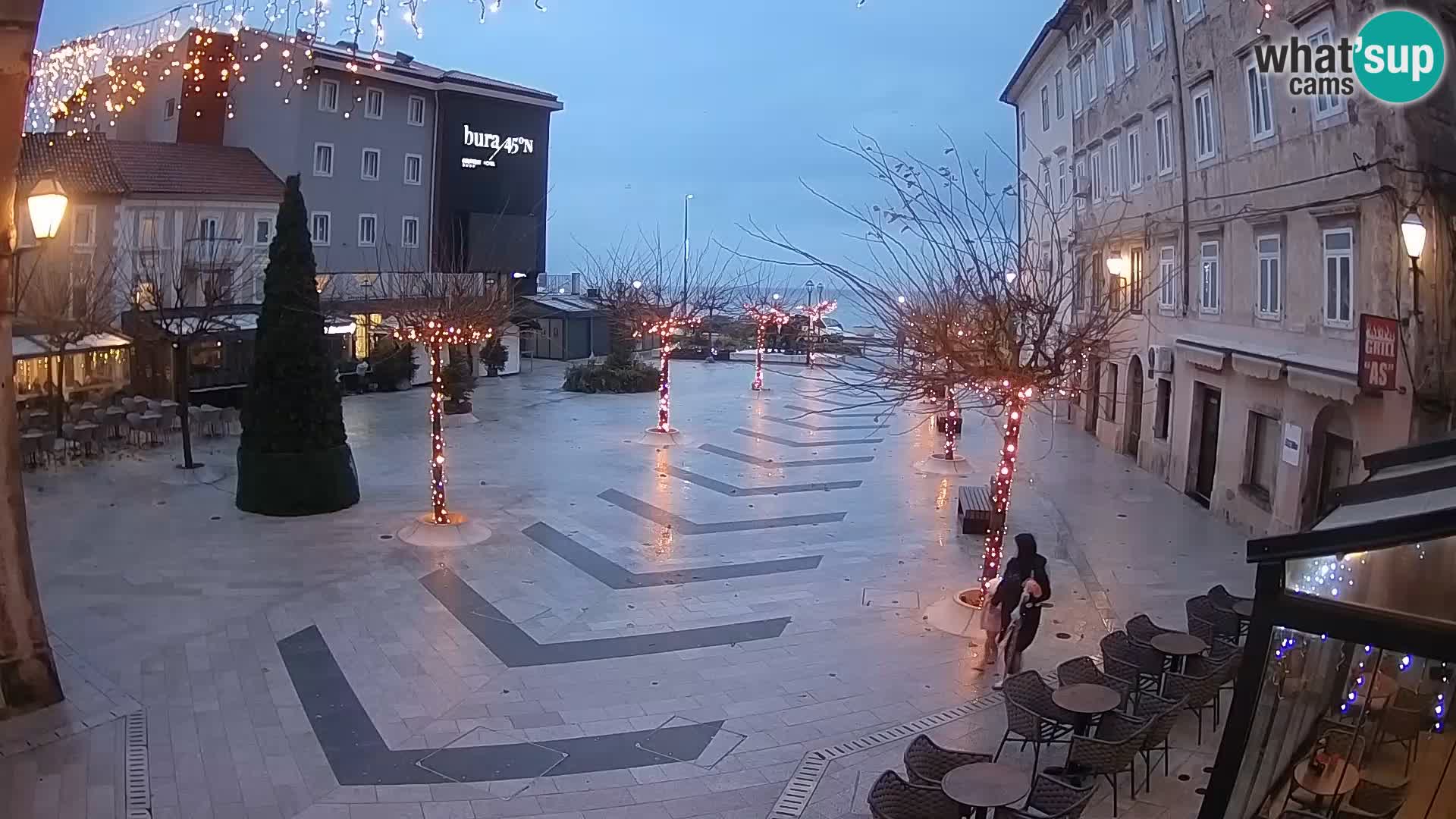 Centar grada Senja – Pavlinski trg – web kamere Dalmacija