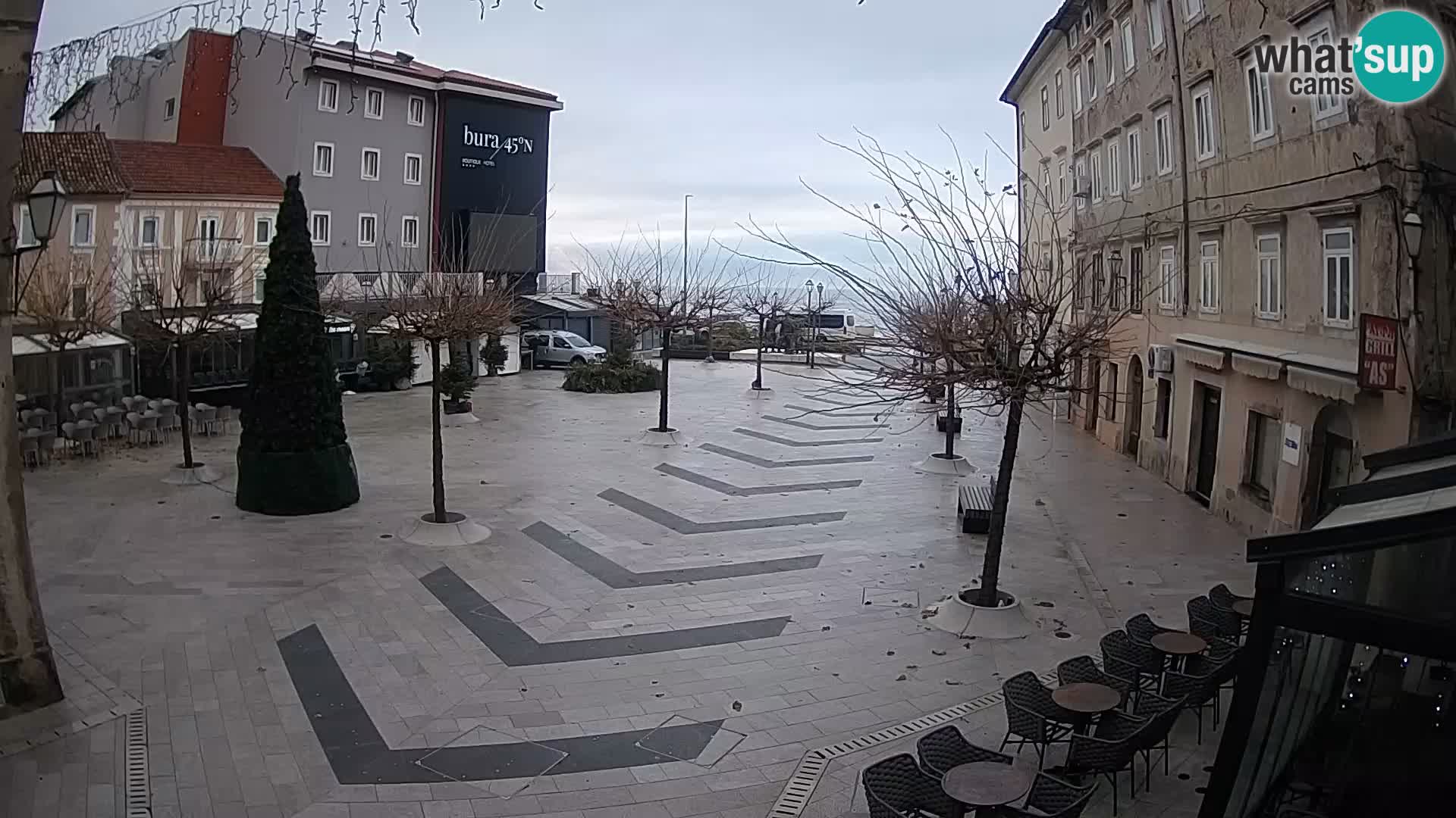 Zentrum der Stadt Senj – Pavlin platz – Live Cam Dalmatia