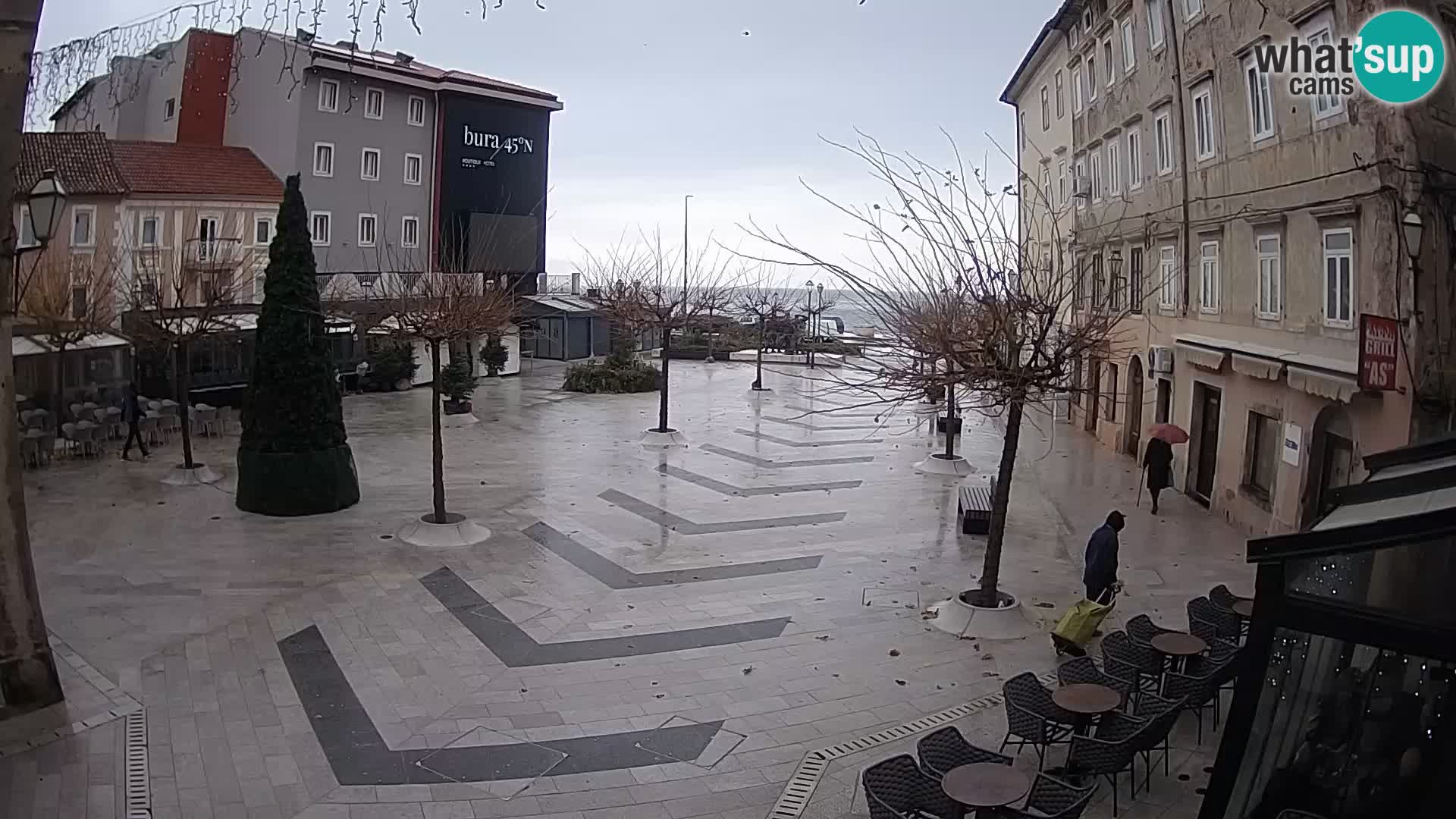 Centar grada Senja – Pavlinski trg – web kamere Dalmacija