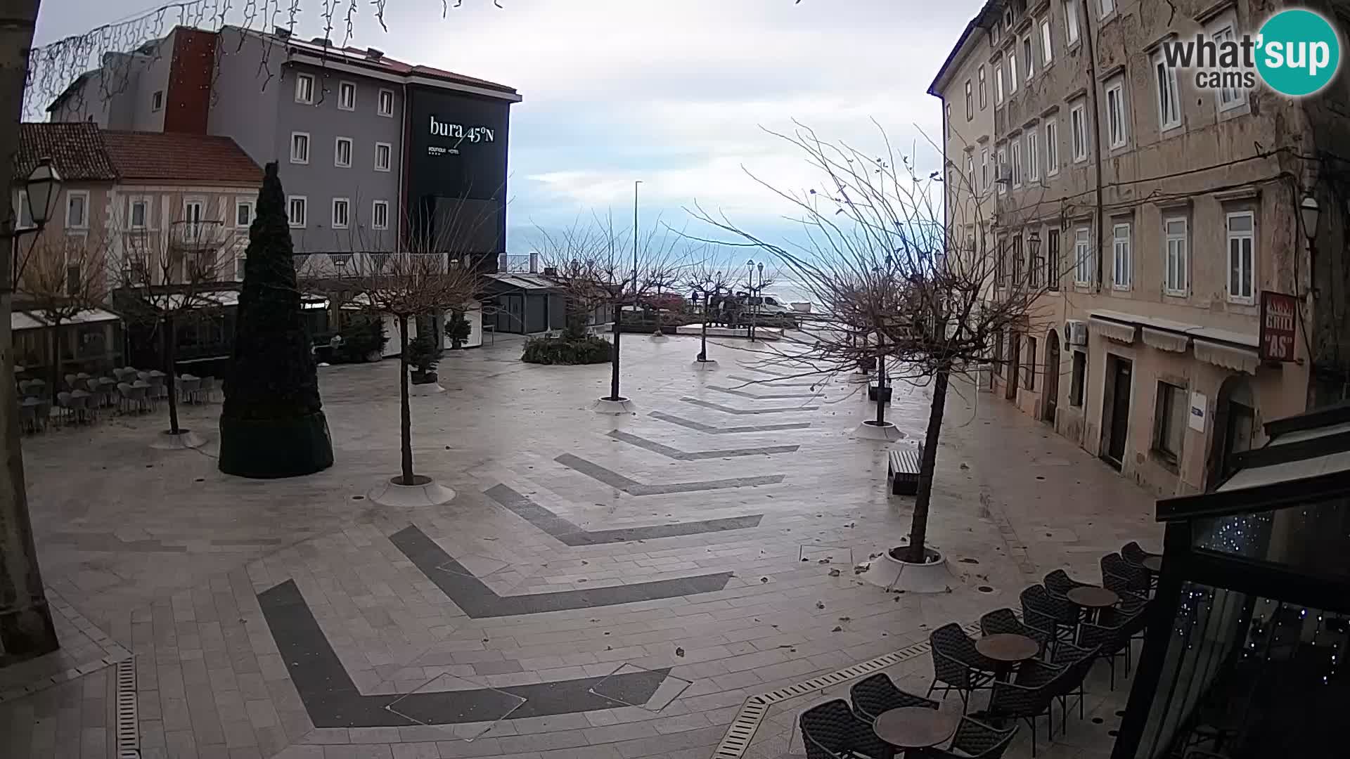 Centar grada Senja – Pavlinski trg – web kamere Dalmacija