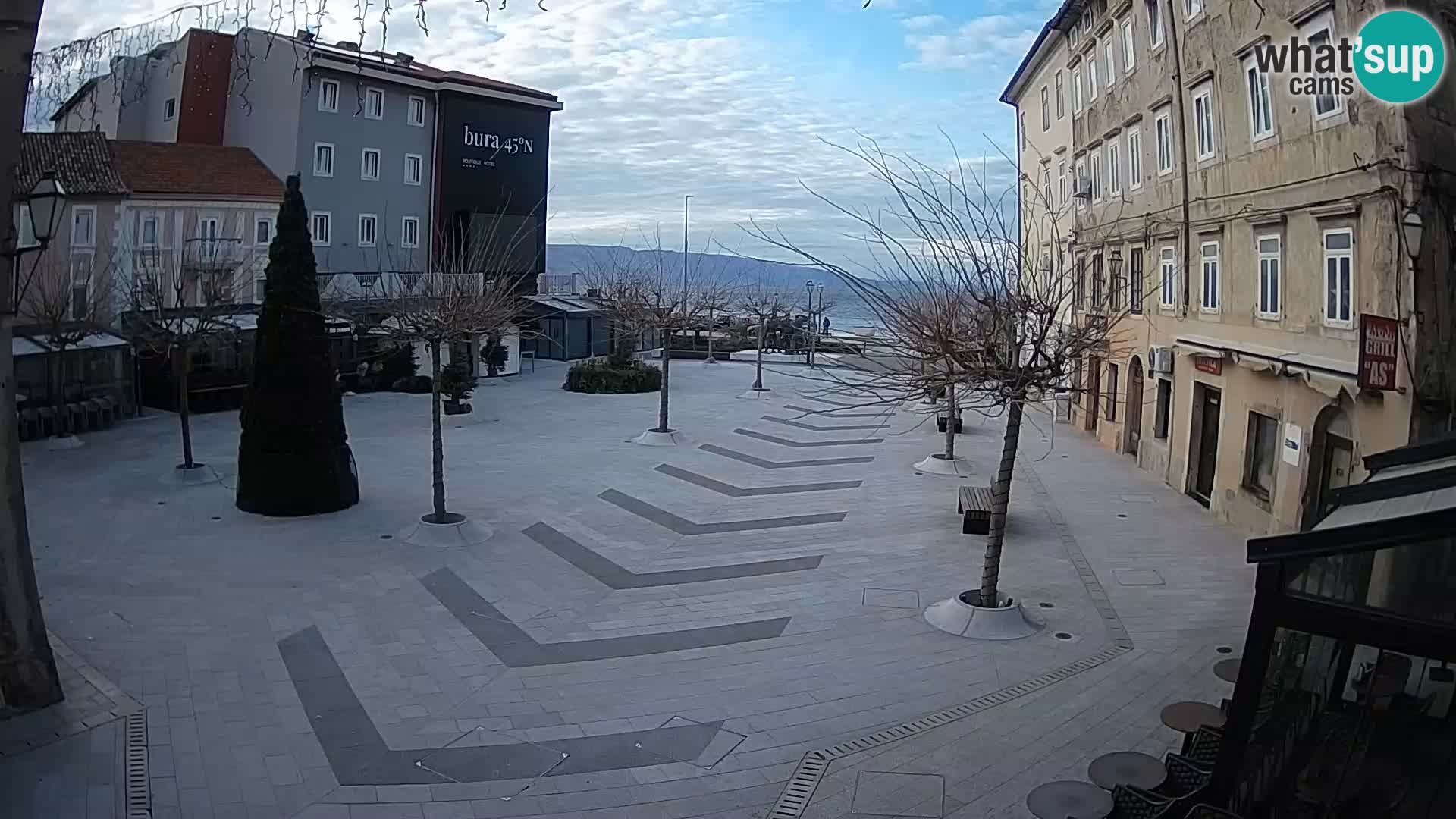 Centar grada Senja – Pavlinski trg – web kamere Dalmacija