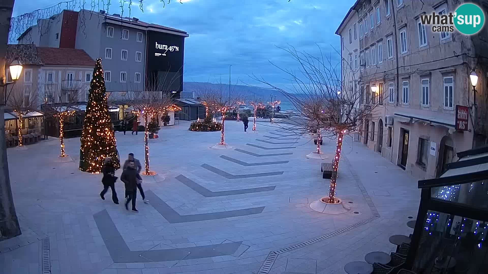 Centar grada Senja – Pavlinski trg – web kamere Dalmacija