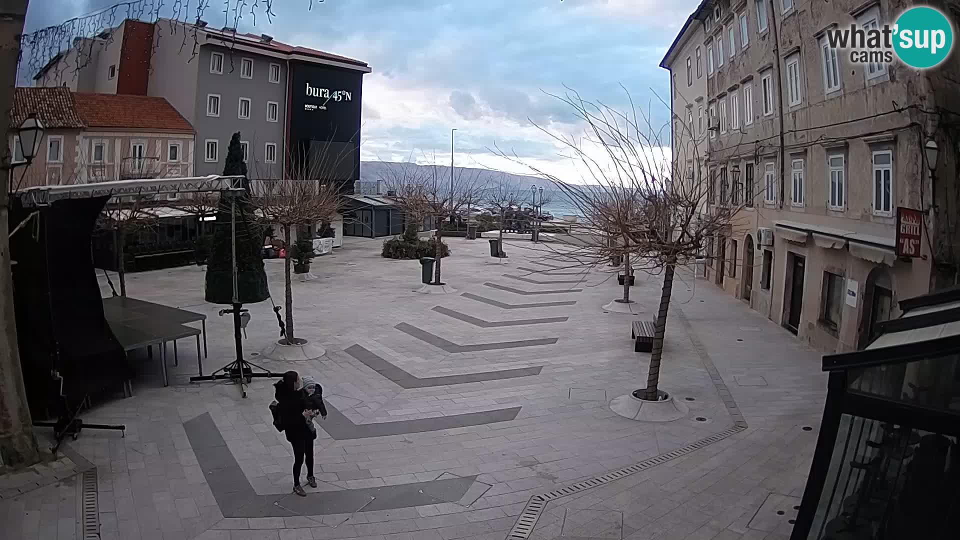 Center mesta Senj – Pavlinski trg – spletne kamere Dalmacija