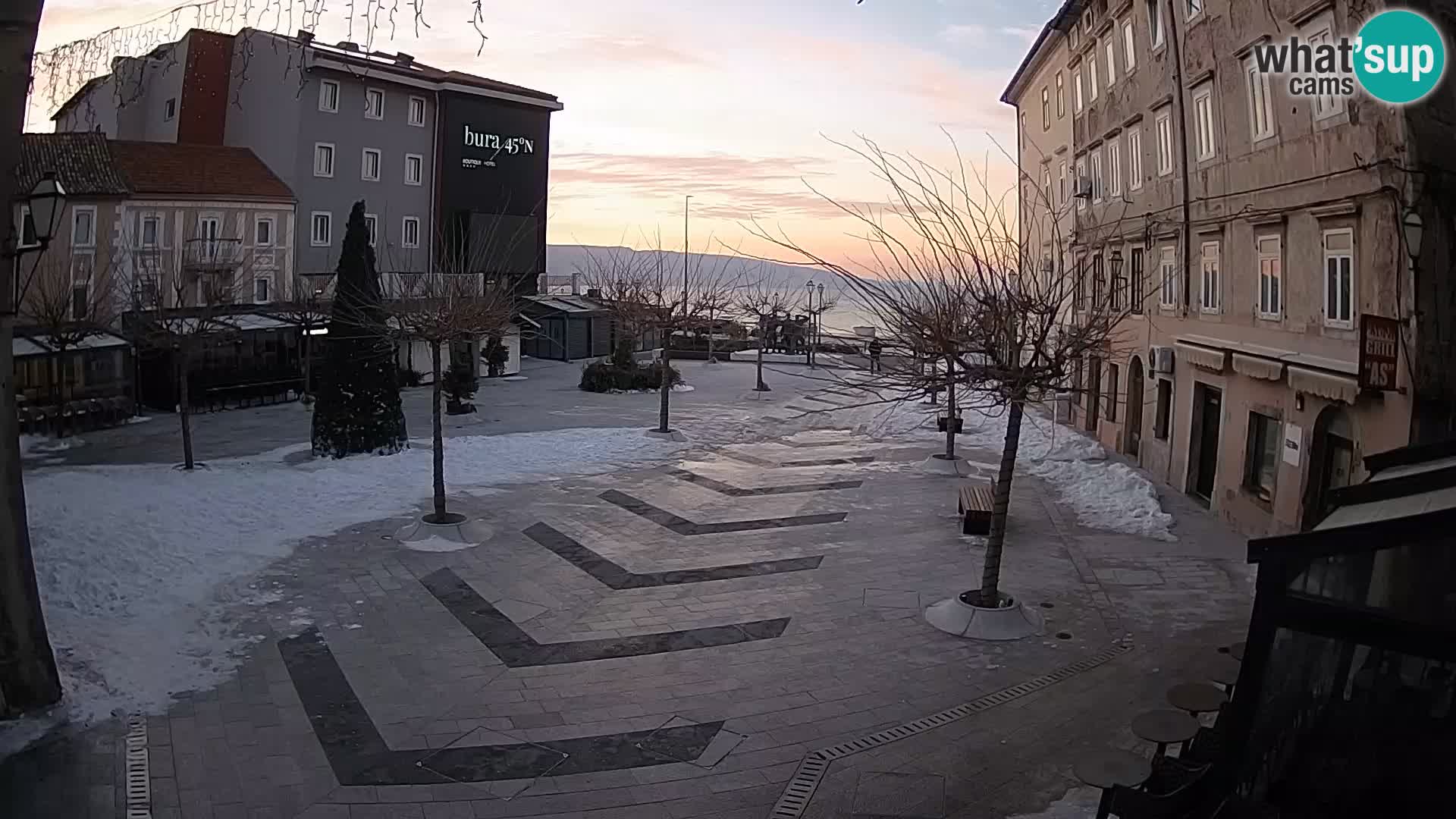 Centar grada Senja – Pavlinski trg – web kamere Dalmacija