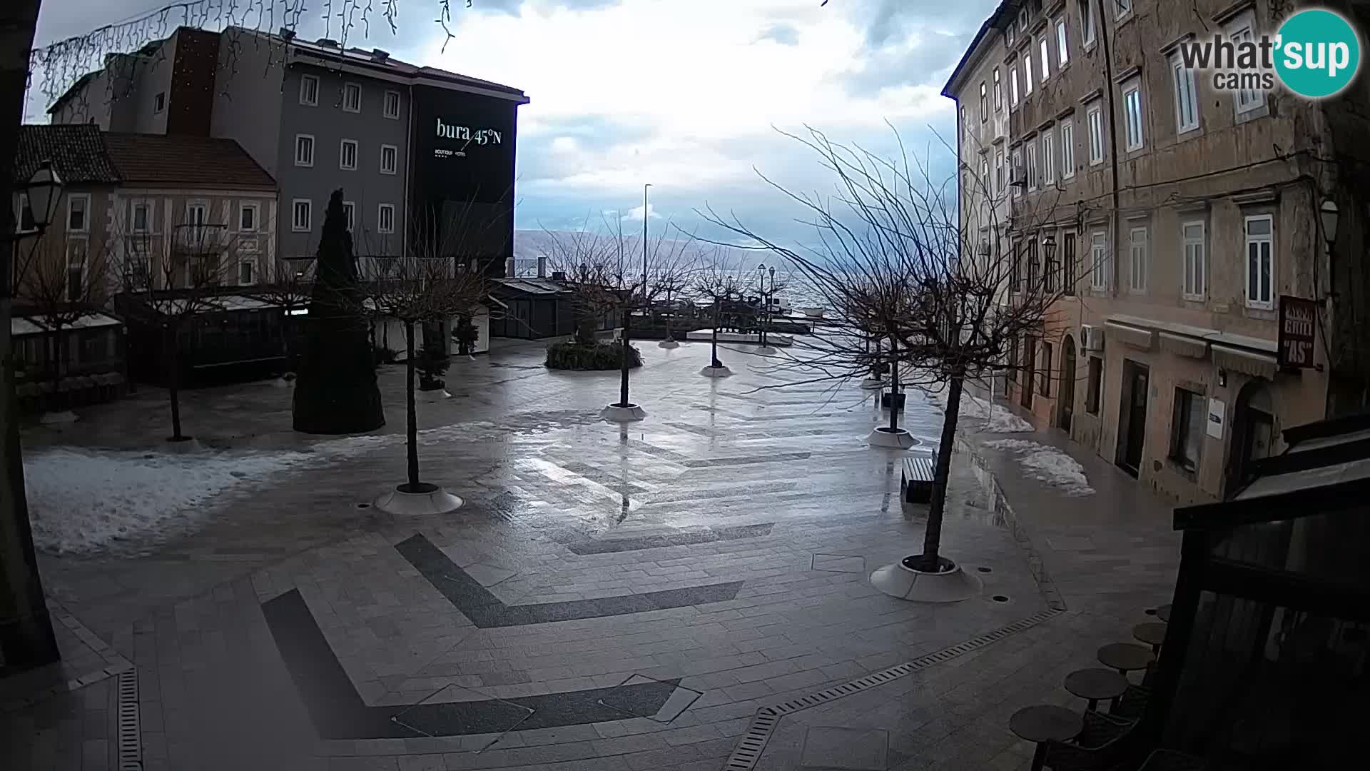 Centar grada Senja – Pavlinski trg – web kamere Dalmacija