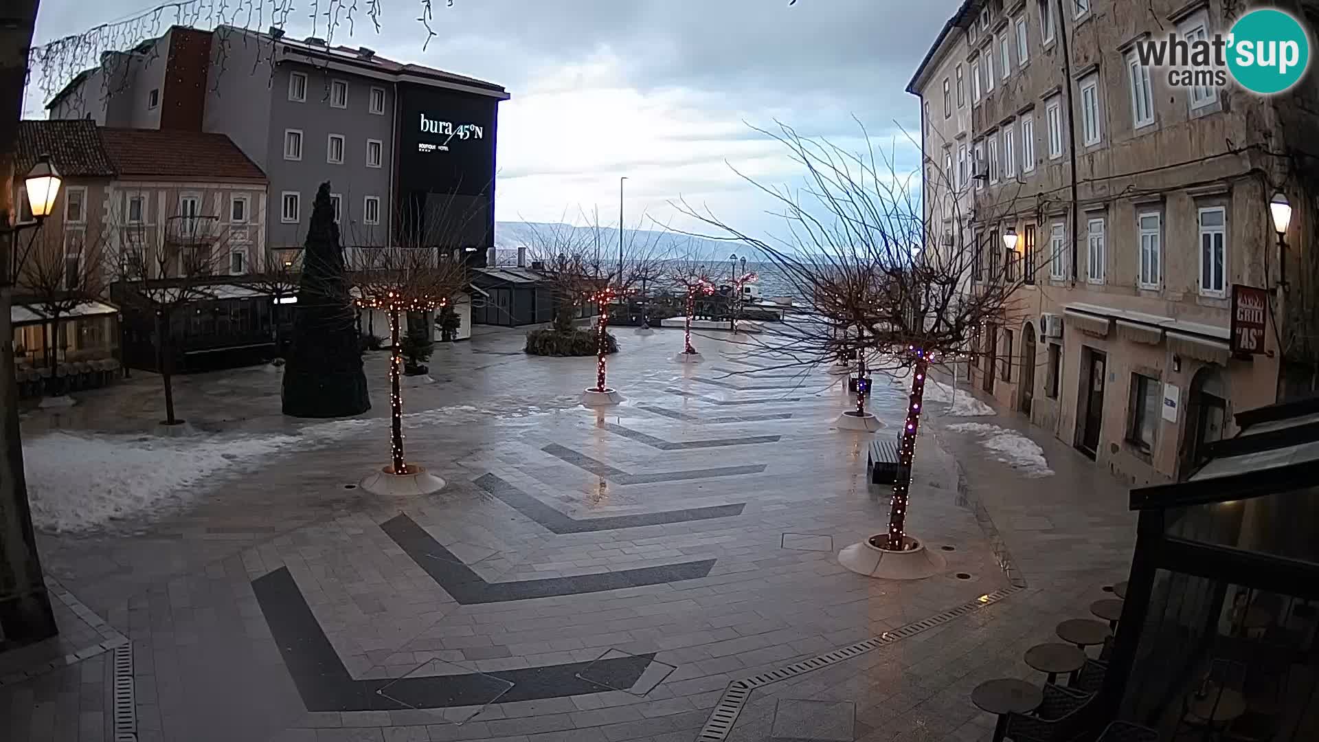 Centar grada Senja – Pavlinski trg – web kamere Dalmacija