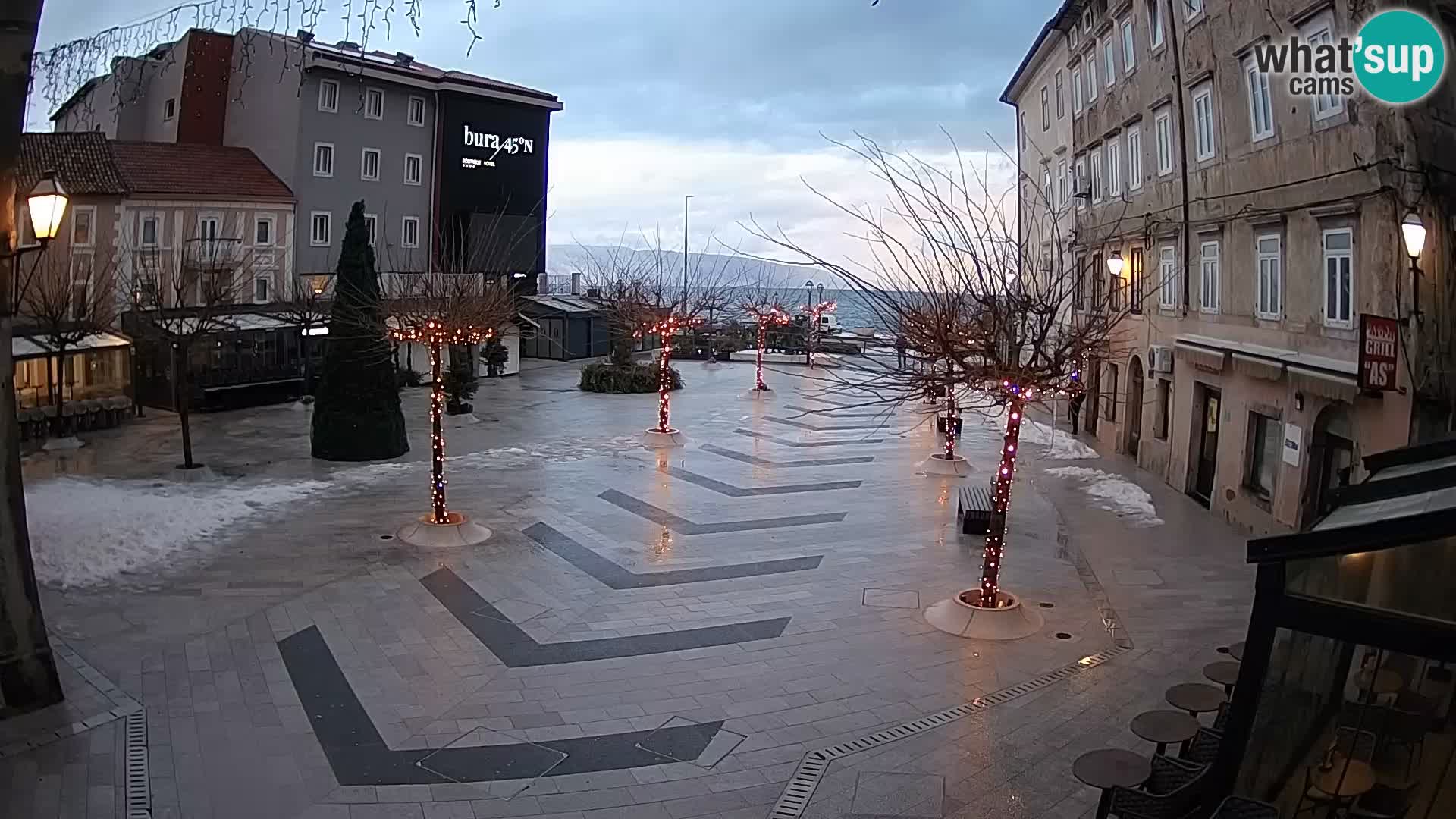 Centar grada Senja – Pavlinski trg – web kamere Dalmacija