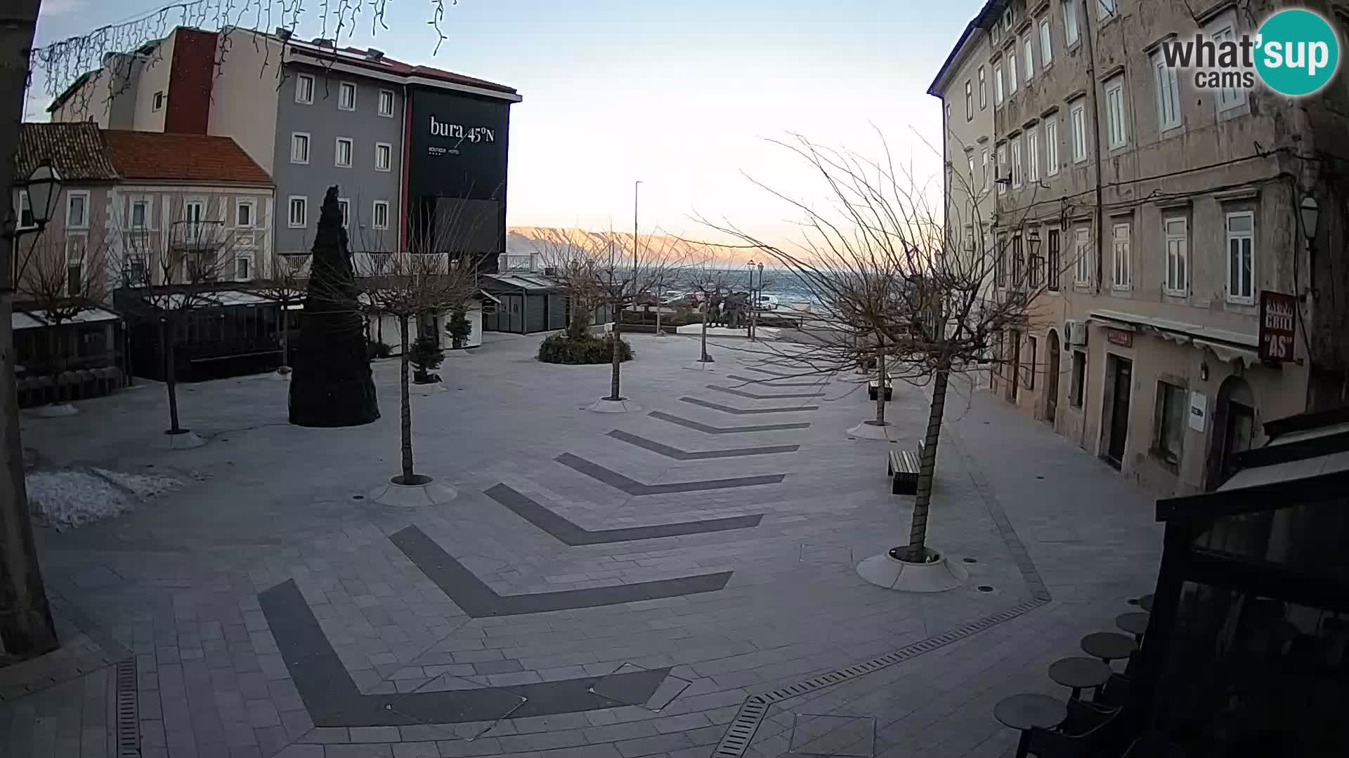 Centar grada Senja – Pavlinski trg – web kamere Dalmacija