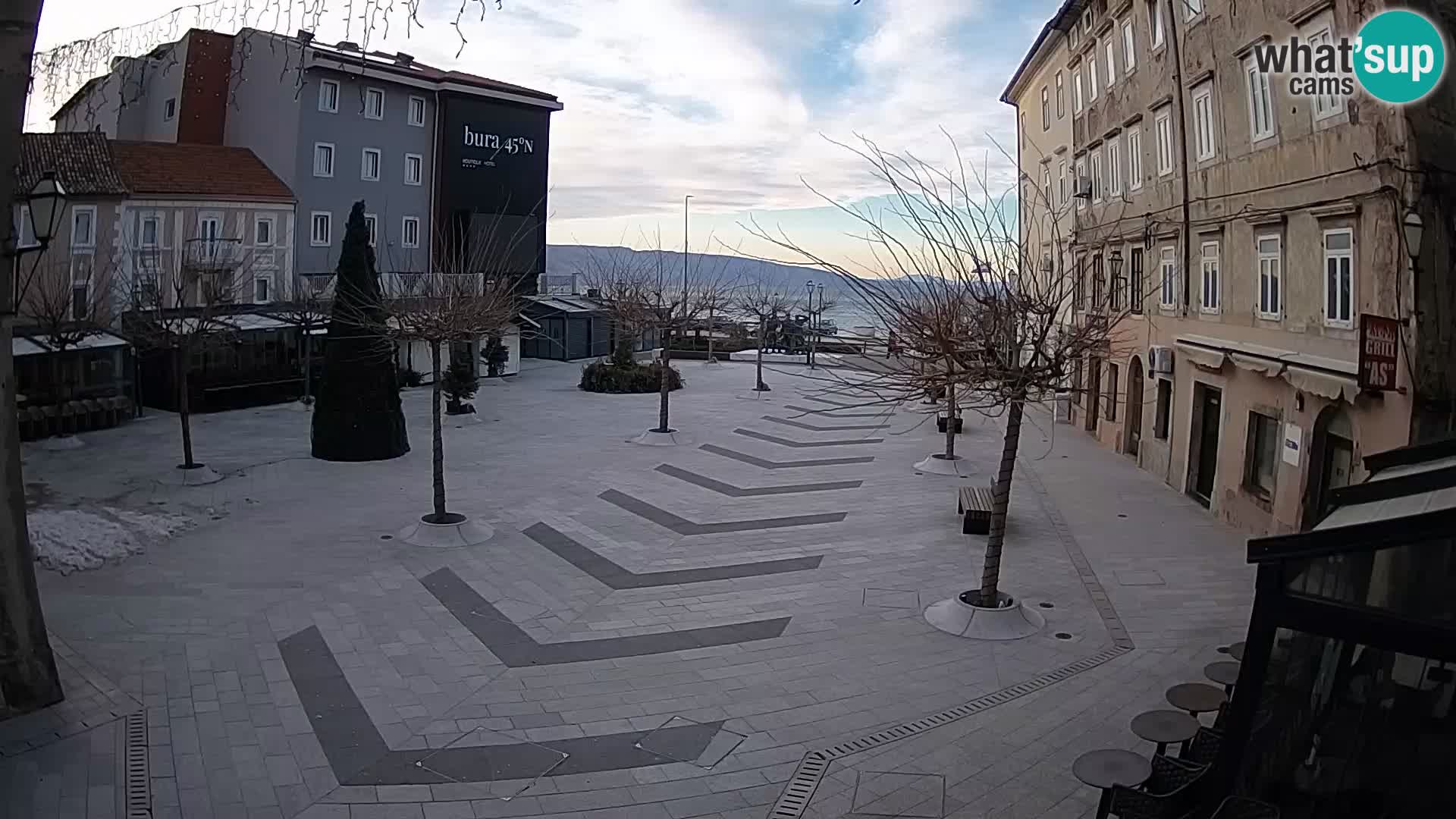 Center mesta Senj – Pavlinski trg – spletne kamere Dalmacija