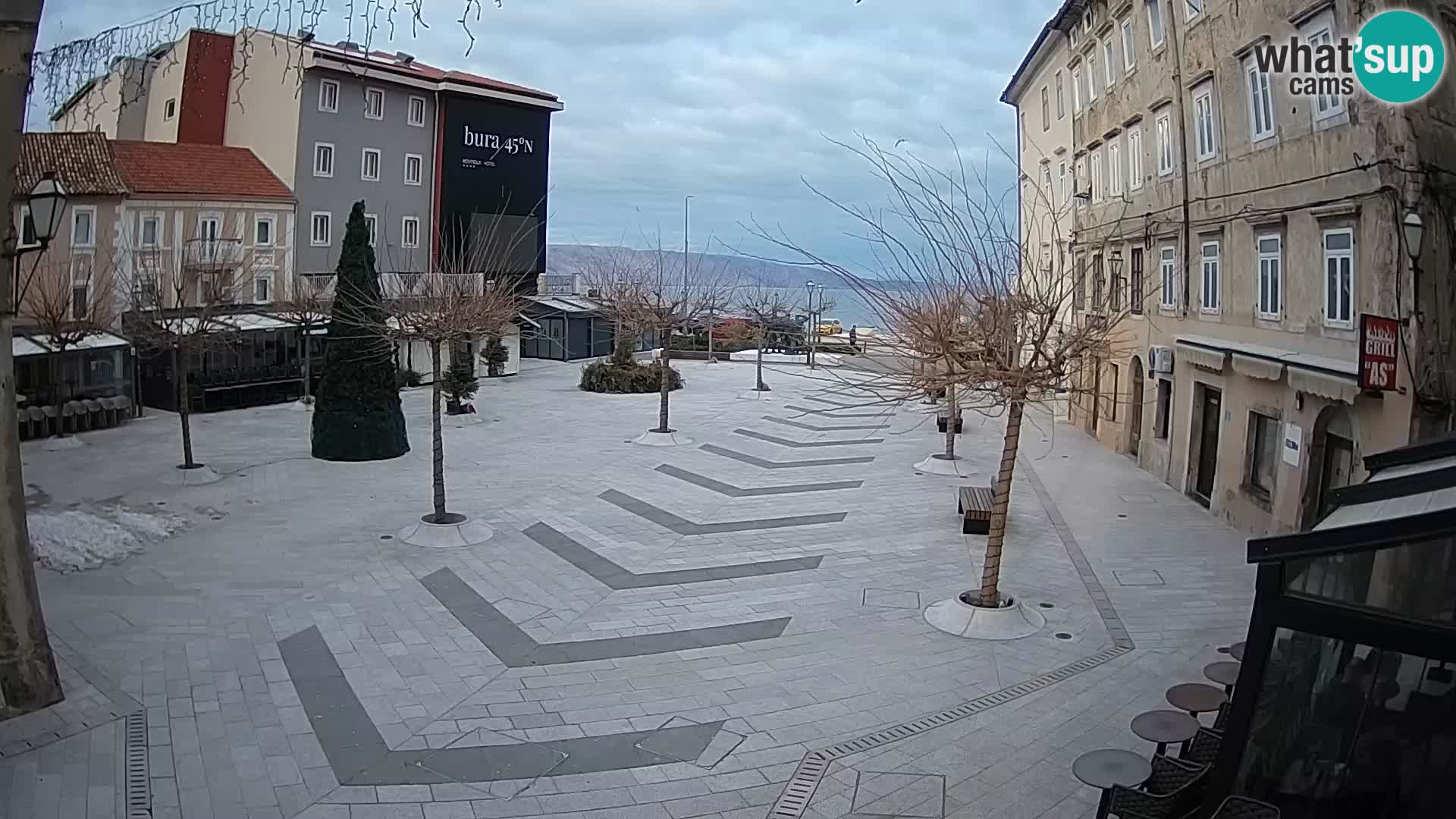 Centar grada Senja – Pavlinski trg – web kamere Dalmacija