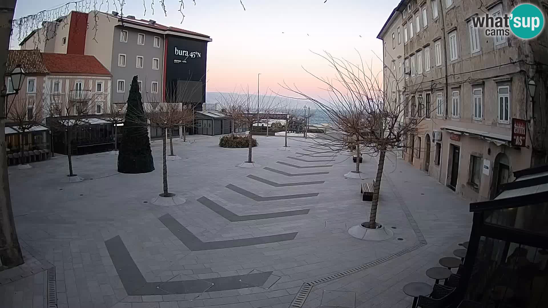 Center mesta Senj – Pavlinski trg – spletne kamere Dalmacija