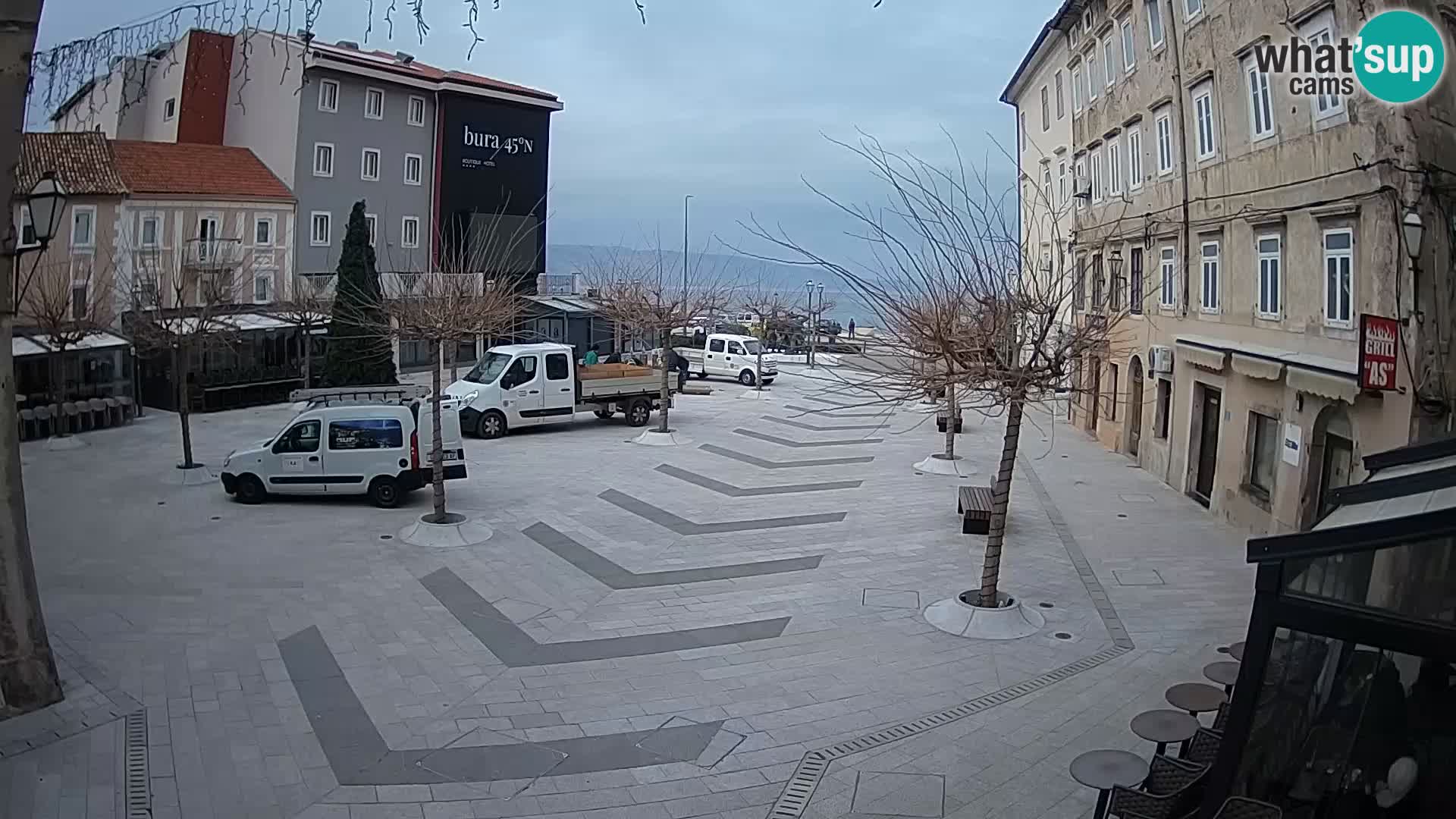 Centar grada Senja – Pavlinski trg – web kamere Dalmacija