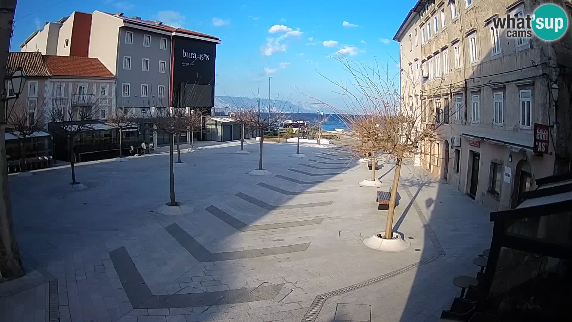 Centar grada Senja – Pavlinski trg – web kamere Dalmacija