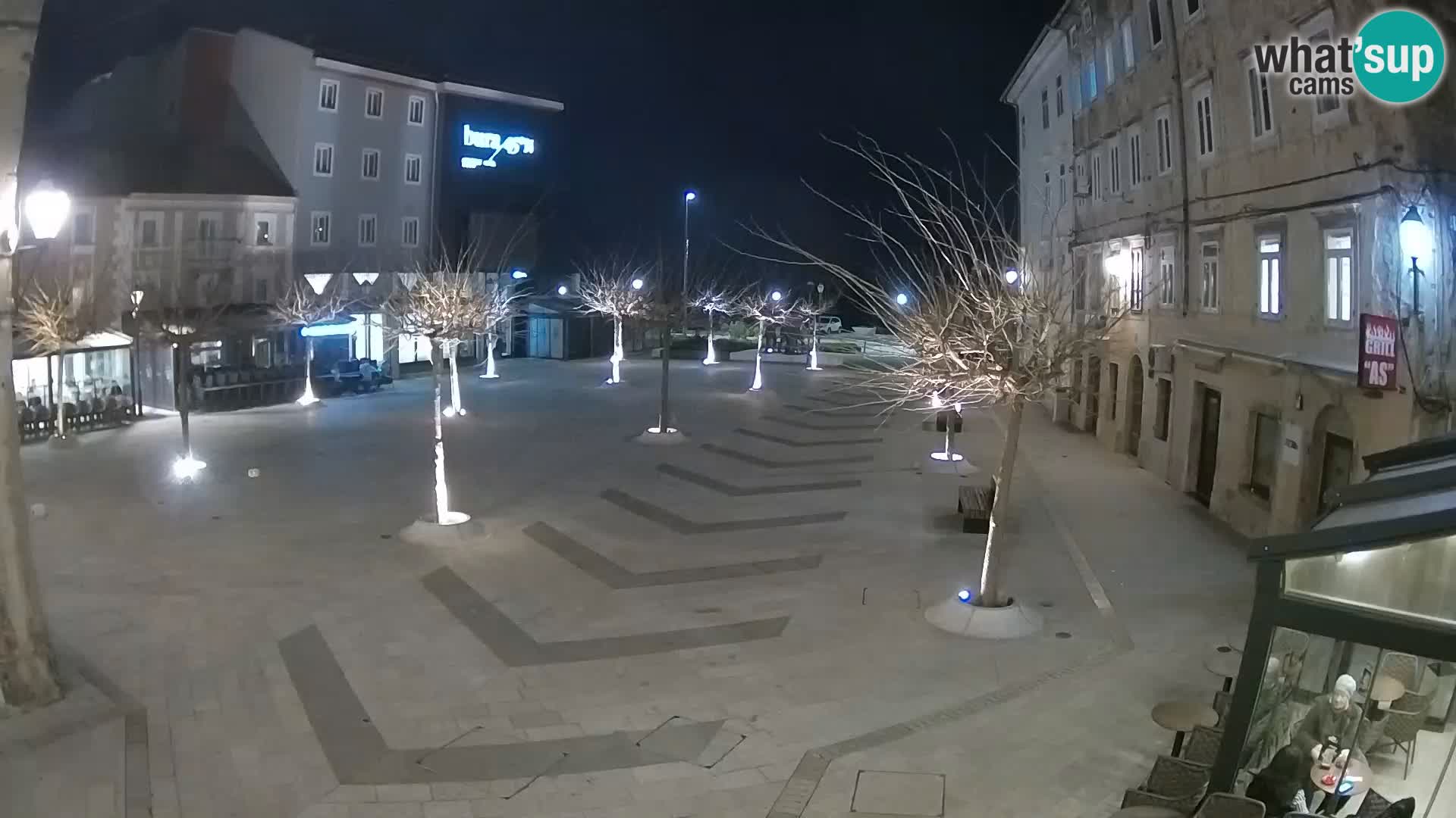 Centar grada Senja – Pavlinski trg – web kamere Dalmacija
