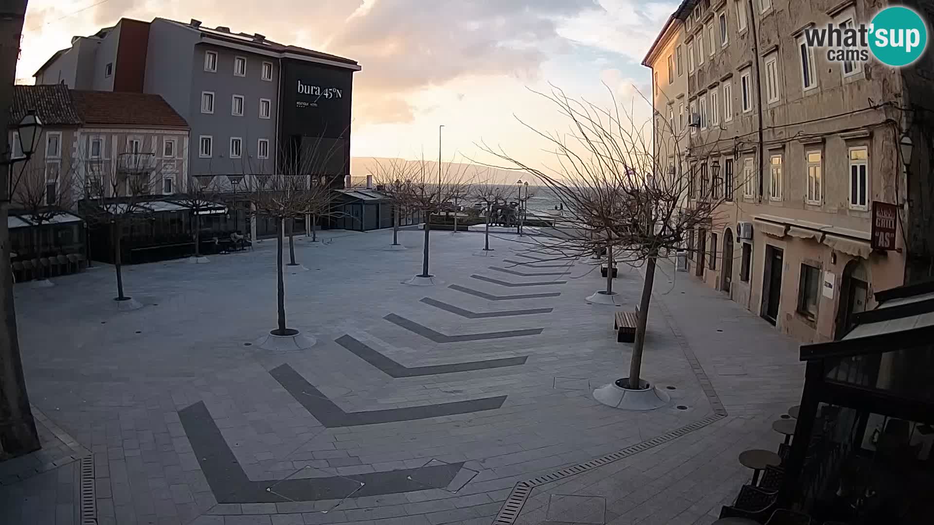 Centar grada Senja – Pavlinski trg – web kamere Dalmacija