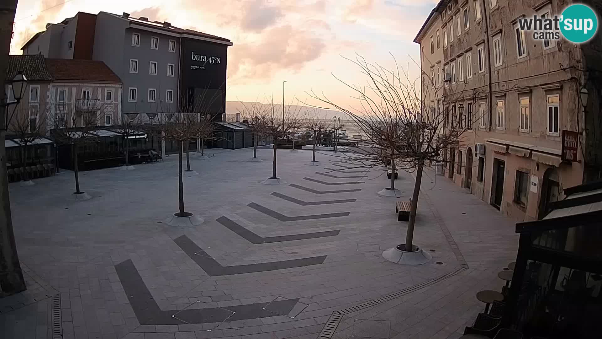 Center mesta Senj – Pavlinski trg – spletne kamere Dalmacija