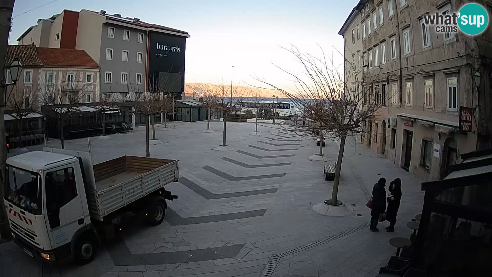 Centar grada Senja – Pavlinski trg – web kamere Dalmacija