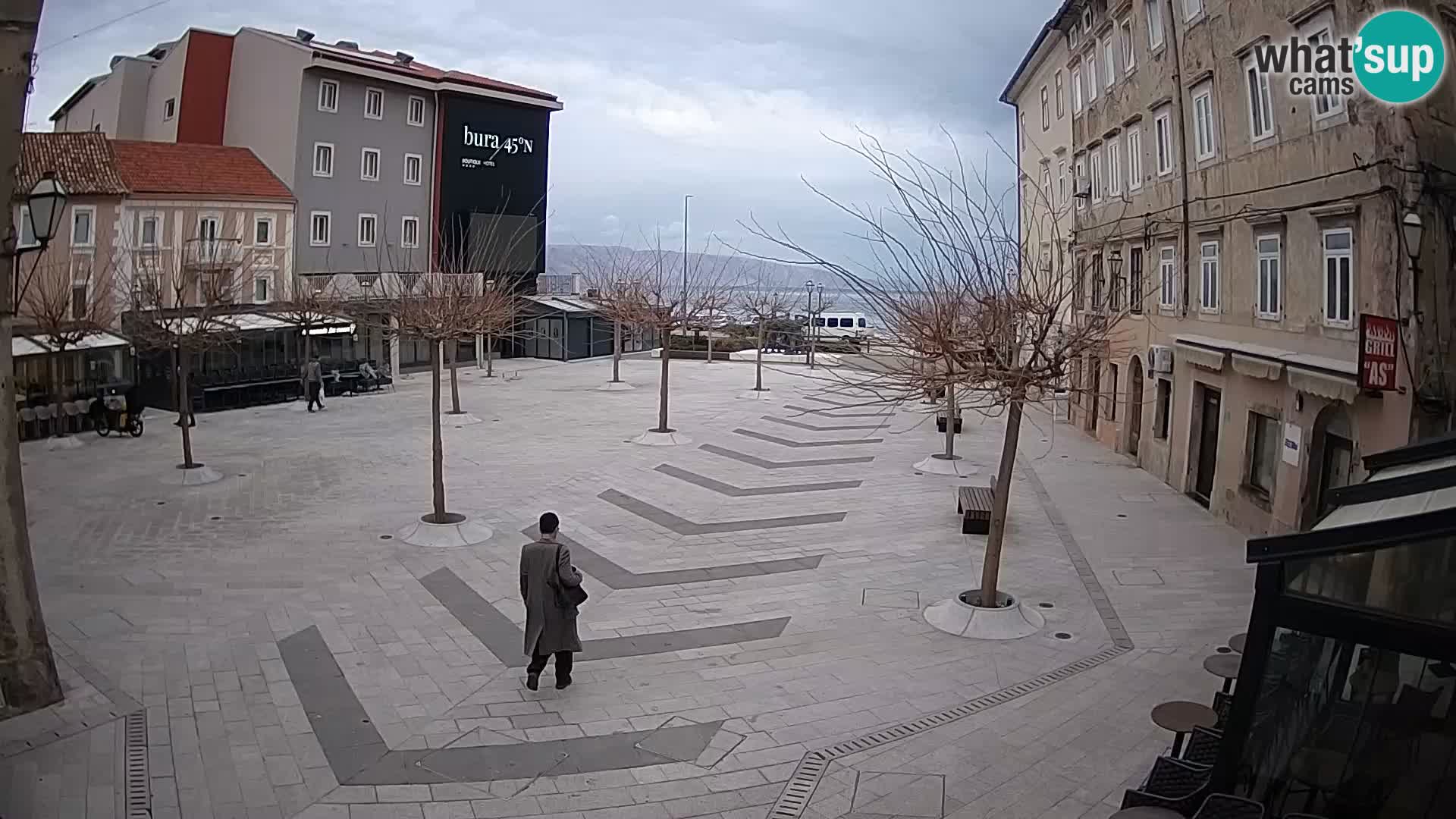 Centar grada Senja – Pavlinski trg – web kamere Dalmacija