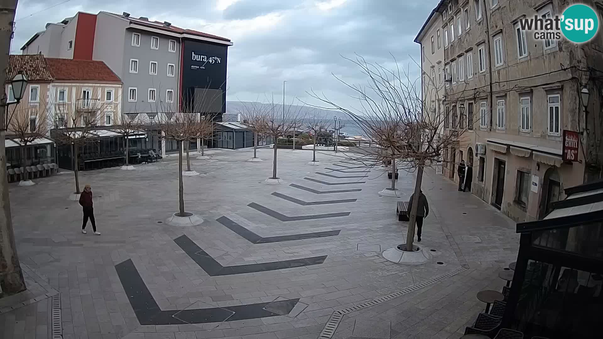 Centar grada Senja – Pavlinski trg – web kamere Dalmacija