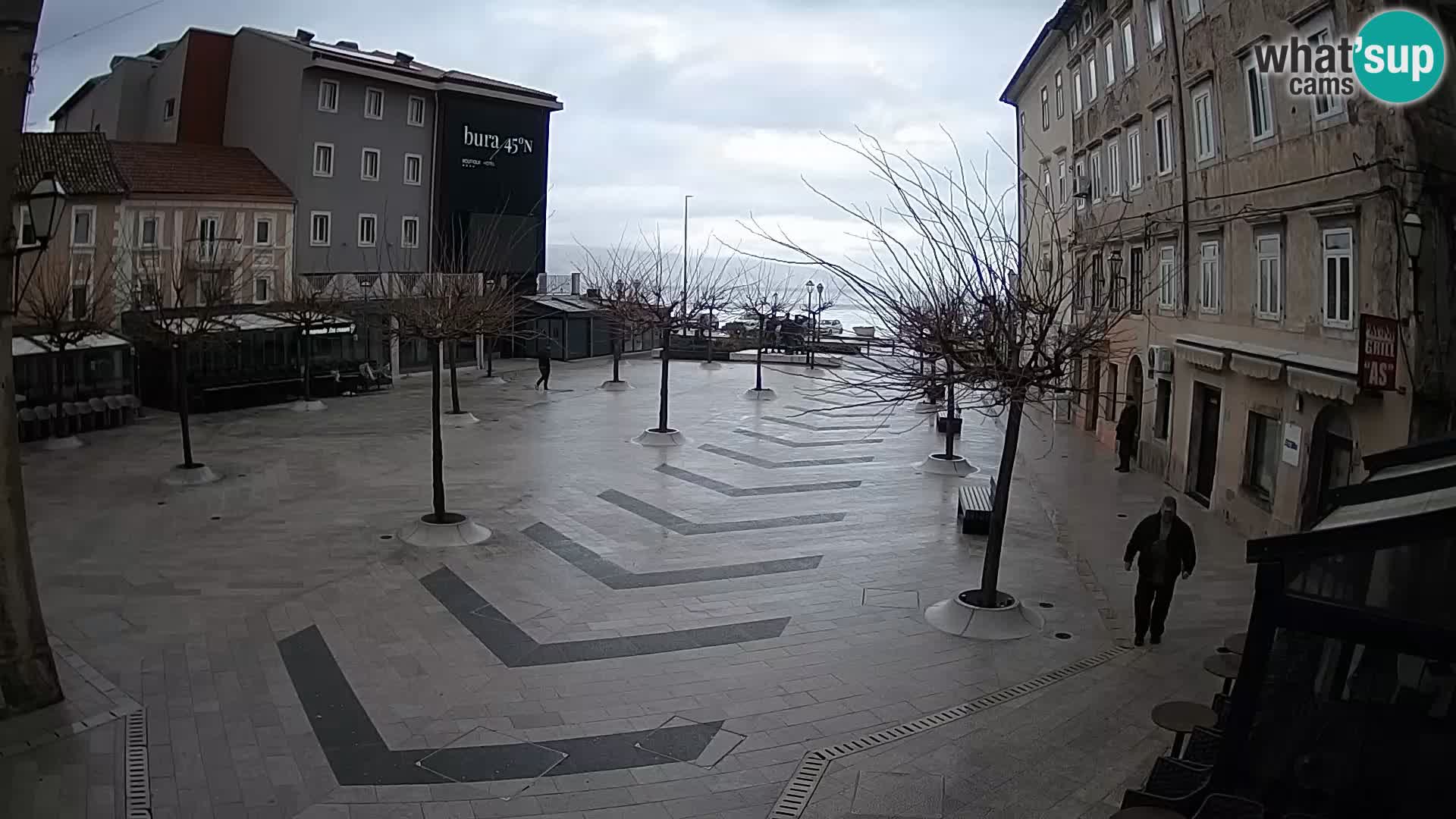 Centar grada Senja – Pavlinski trg – web kamere Dalmacija