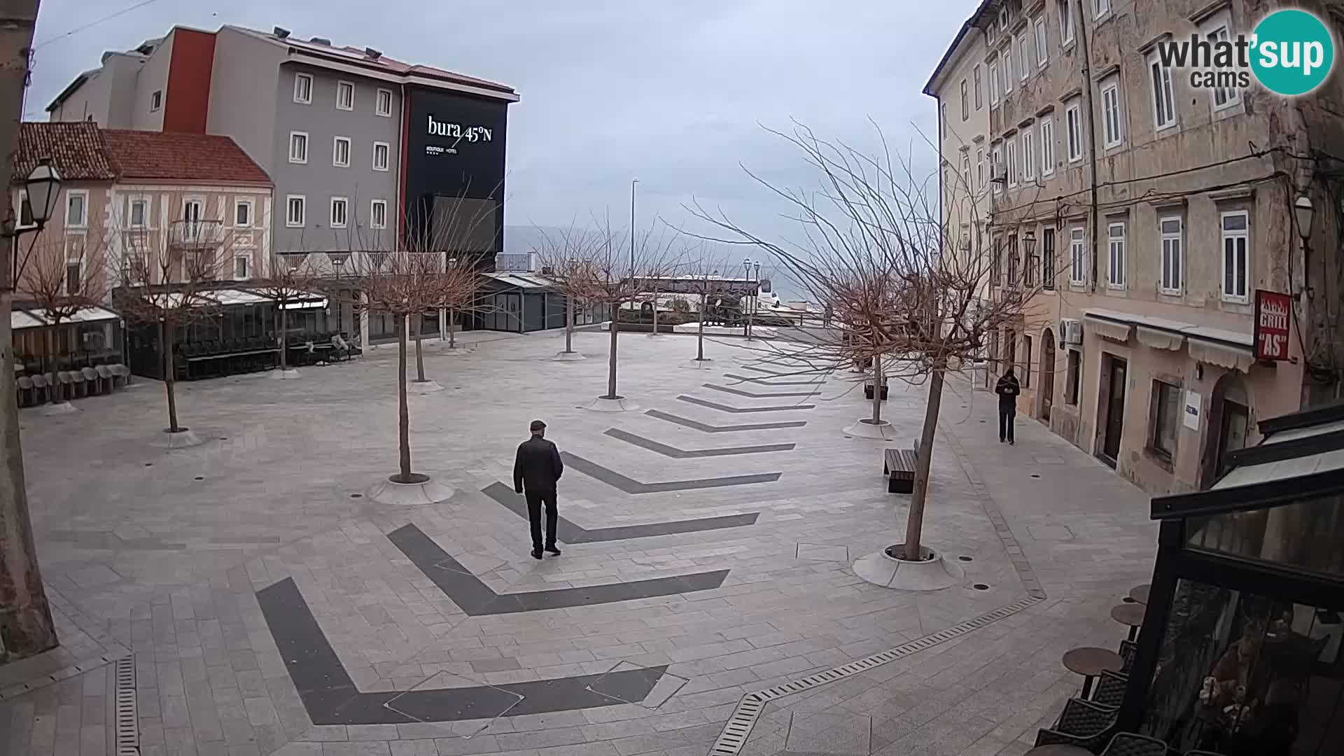 Zentrum der Stadt Senj – Pavlin platz – Live Cam Dalmatia
