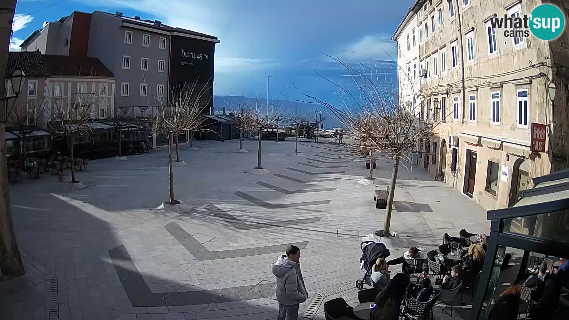 Centar grada Senja – Pavlinski trg – web kamere Dalmacija