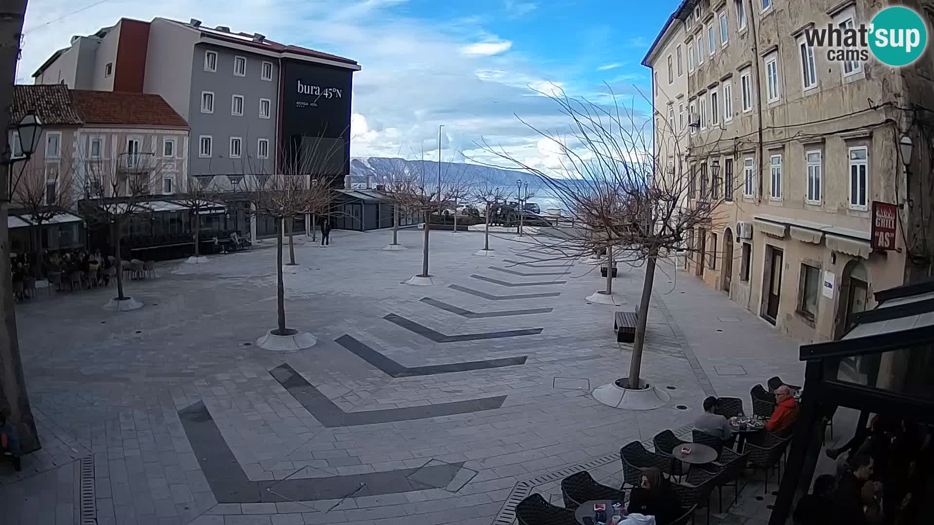 Centar grada Senja – Pavlinski trg – web kamere Dalmacija