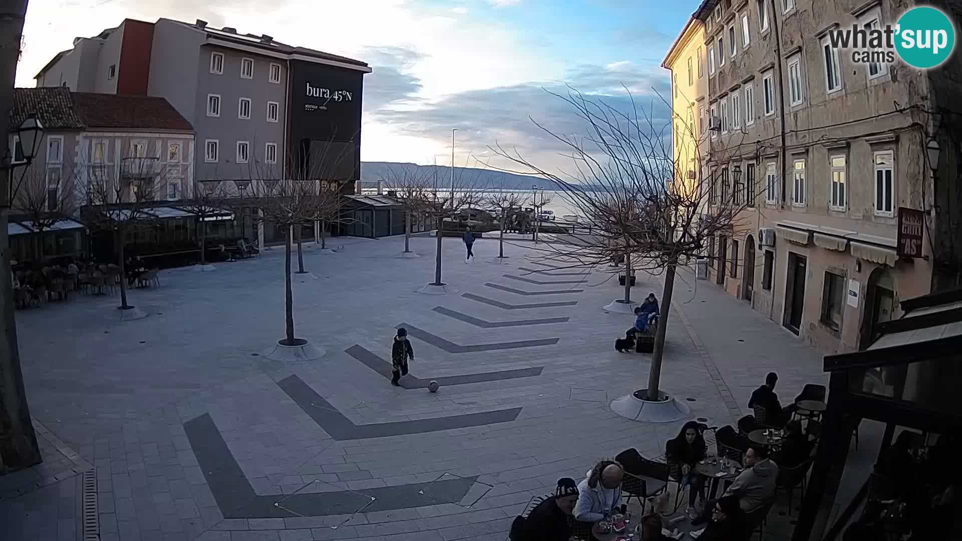 Zentrum der Stadt Senj – Pavlin platz – Live Cam Dalmatia