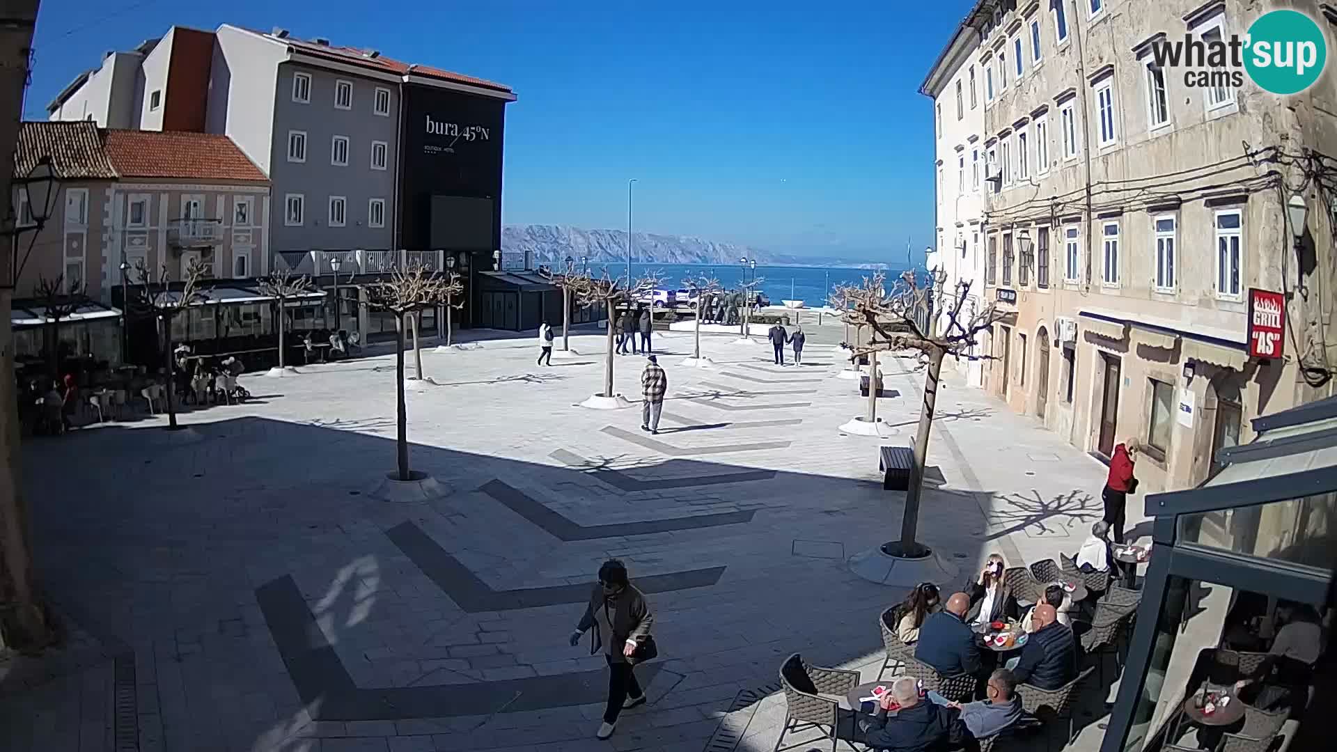 Centar grada Senja – Pavlinski trg – web kamere Dalmacija