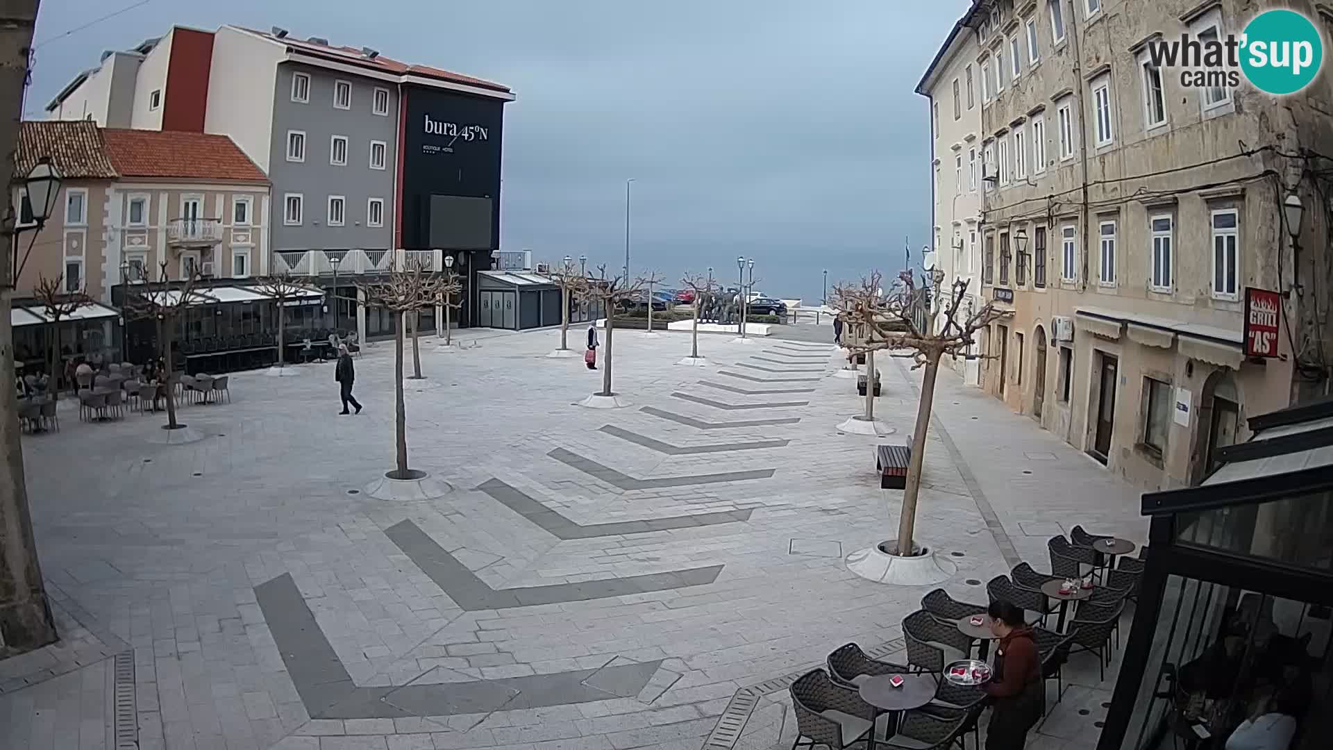 Centar grada Senja – Pavlinski trg – web kamere Dalmacija