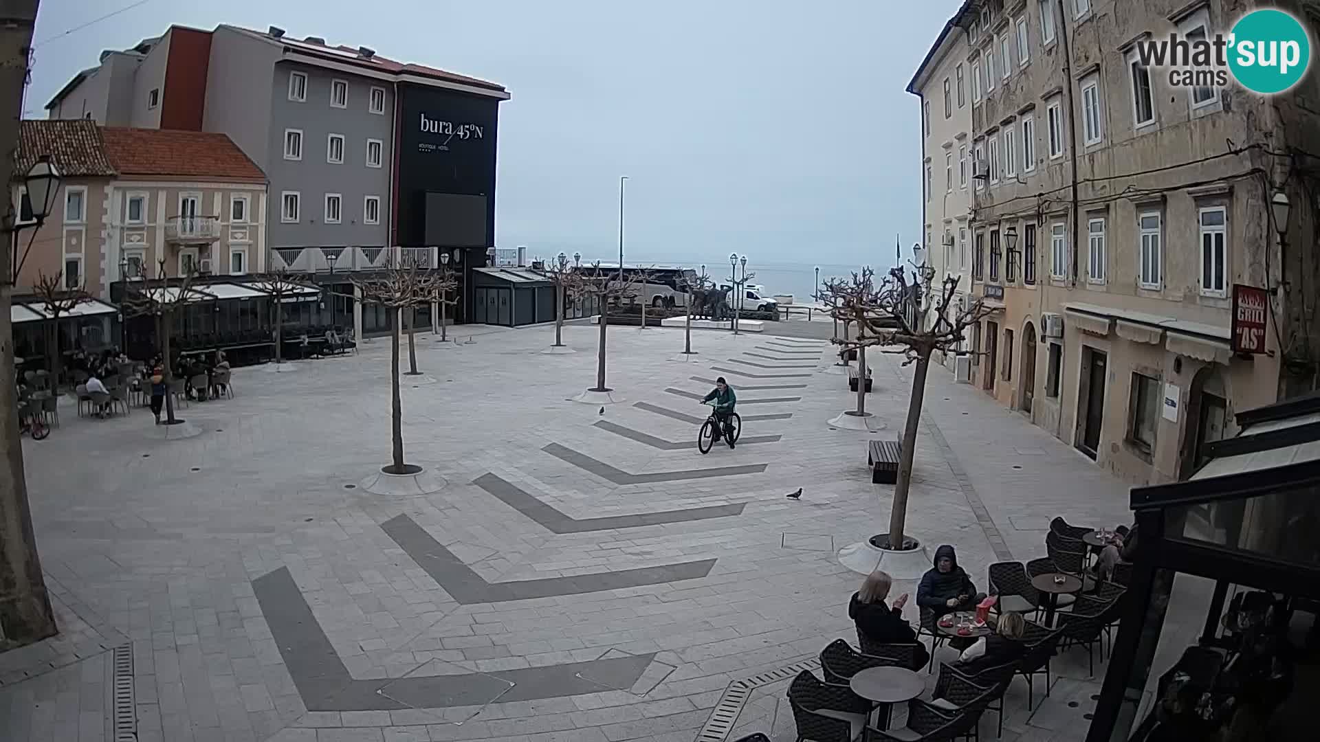 Center mesta Senj – Pavlinski trg – spletne kamere Dalmacija