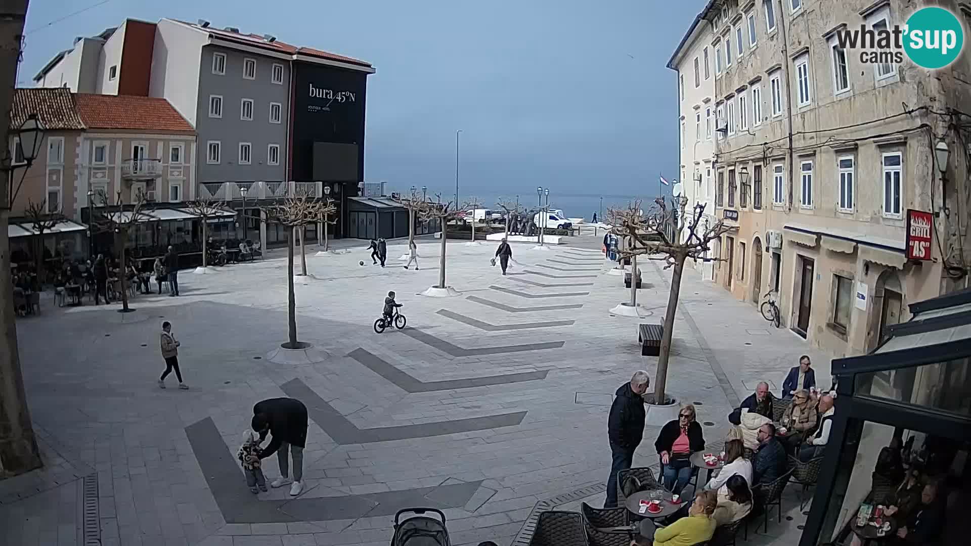 Centar grada Senja – Pavlinski trg – web kamere Dalmacija