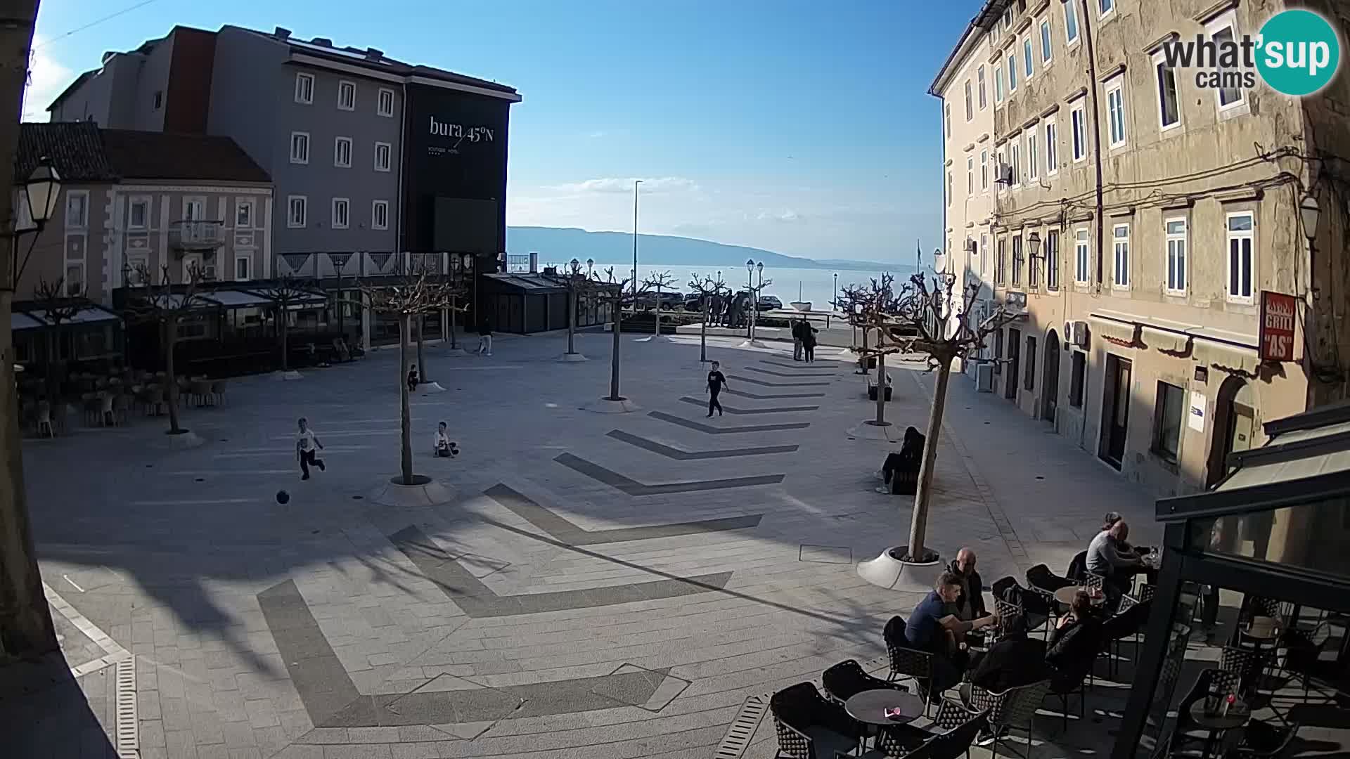 Centar grada Senja – Pavlinski trg – web kamere Dalmacija