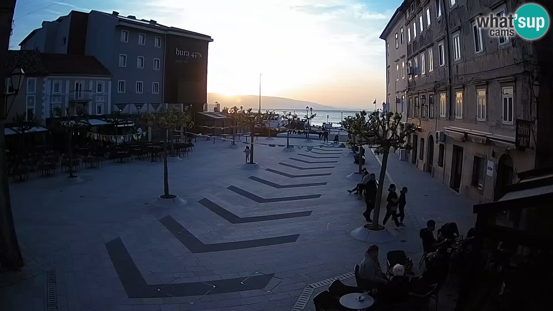 Centar grada Senja – Pavlinski trg – web kamere Dalmacija