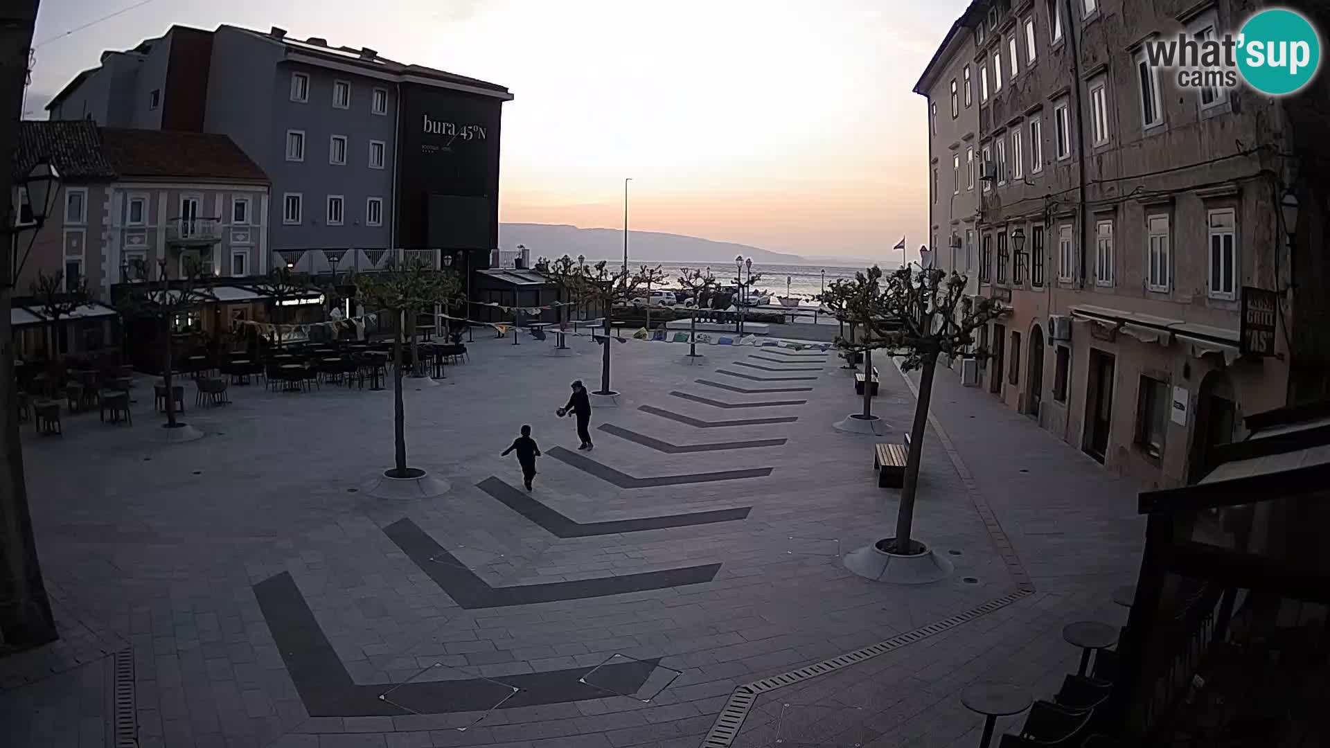 Centar grada Senja – Pavlinski trg – web kamere Dalmacija