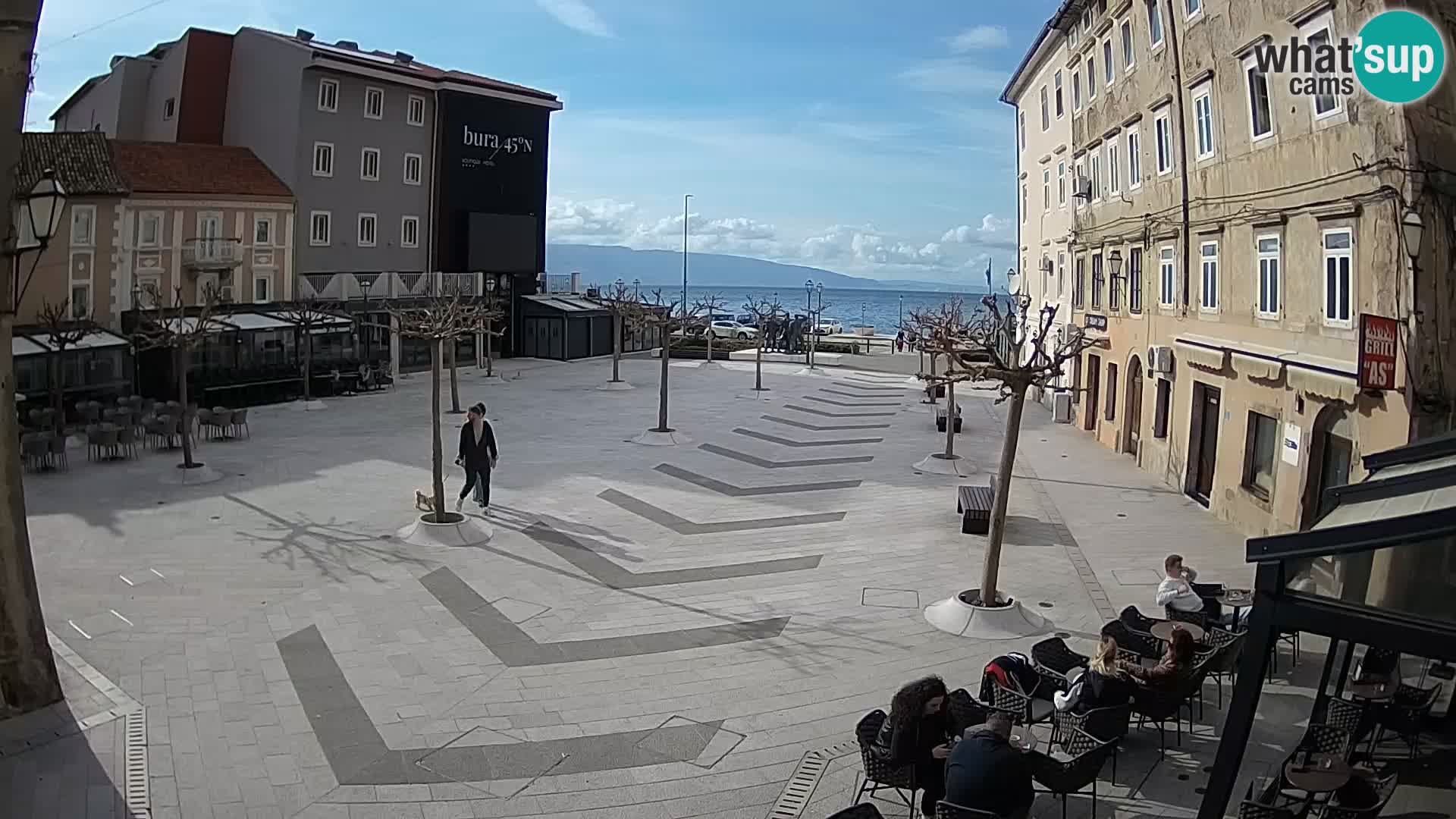 Centar grada Senja – Pavlinski trg – web kamere Dalmacija