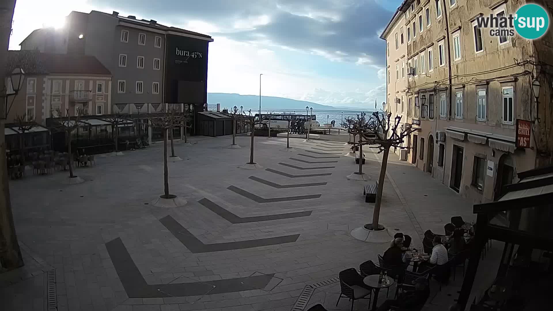 Zentrum der Stadt Senj – Pavlin platz – Live Cam Dalmatia