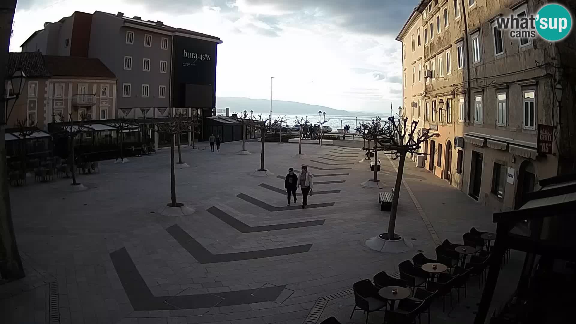 Centar grada Senja – Pavlinski trg – web kamere Dalmacija