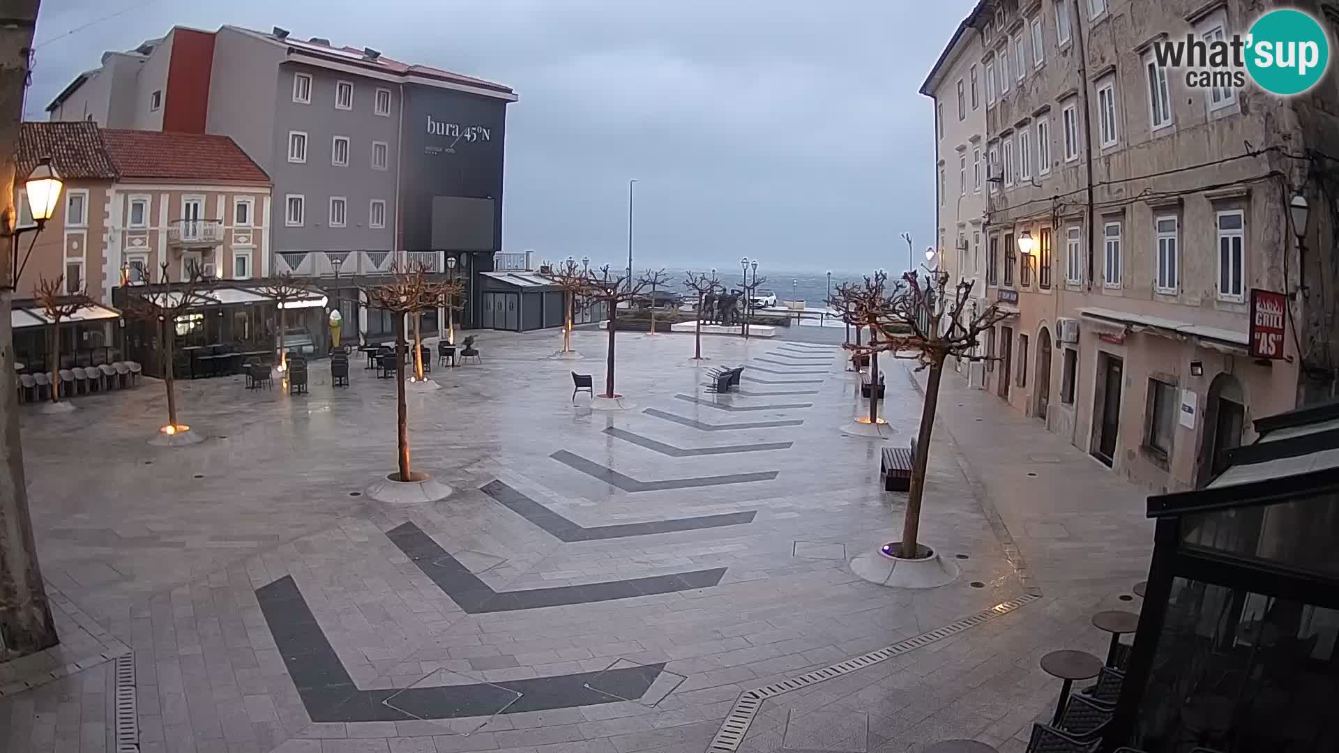 Zentrum der Stadt Senj – Pavlin platz – Live Cam Dalmatia