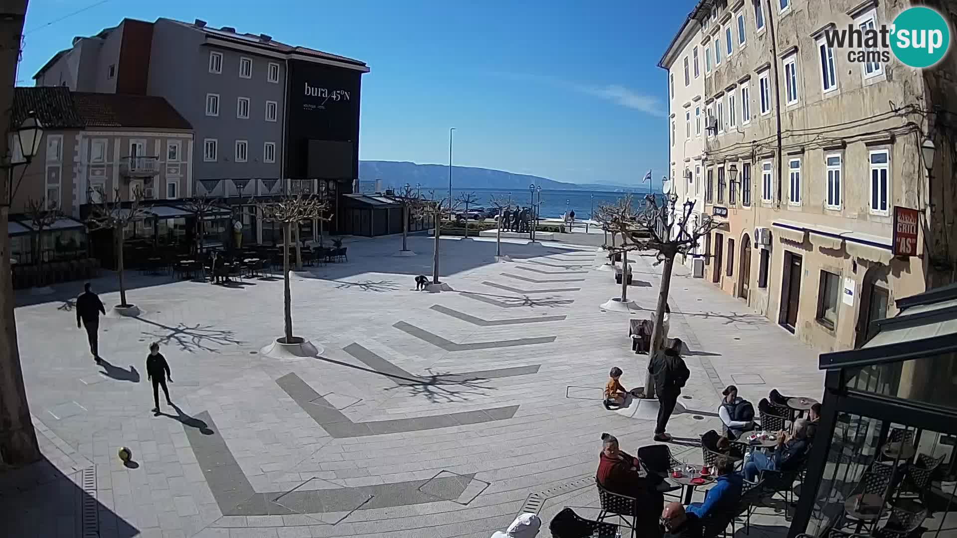 Centar grada Senja – Pavlinski trg – web kamere Dalmacija