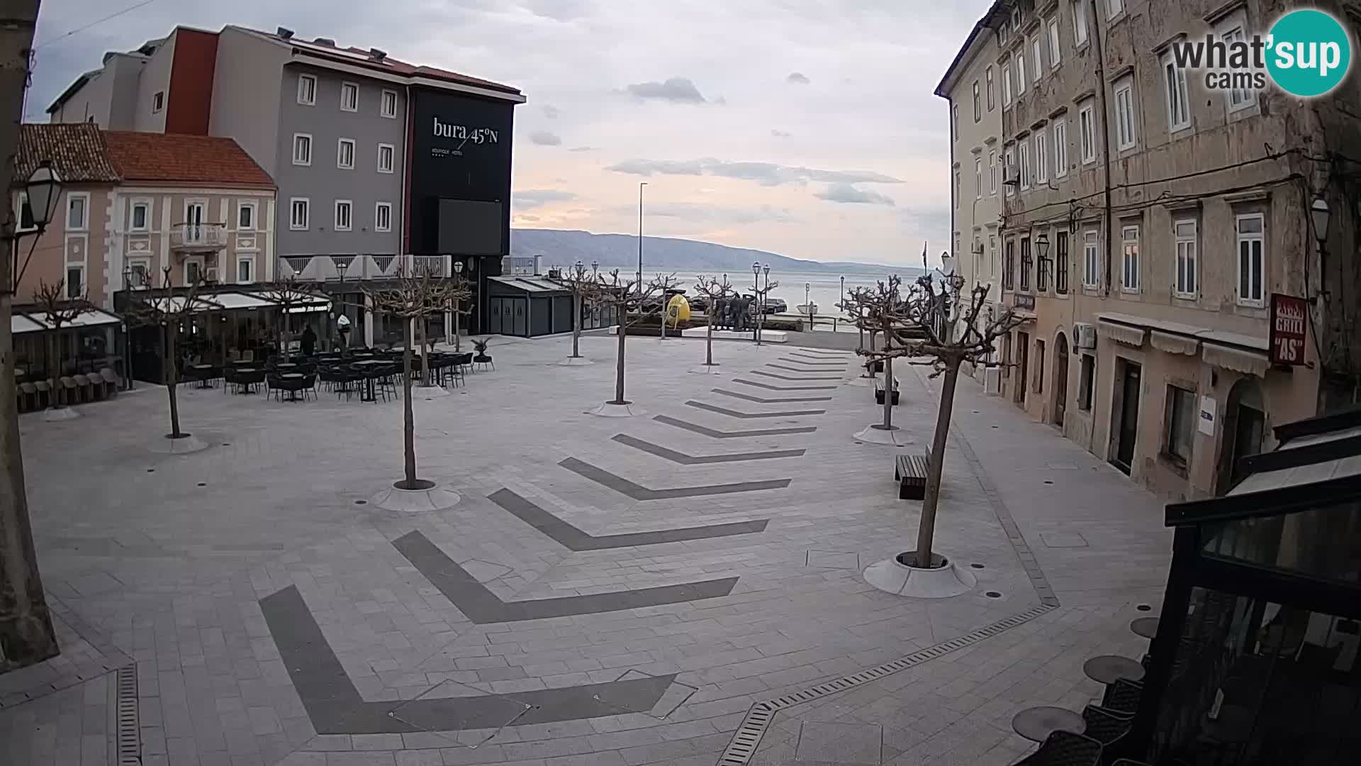 Centar grada Senja – Pavlinski trg – web kamere Dalmacija