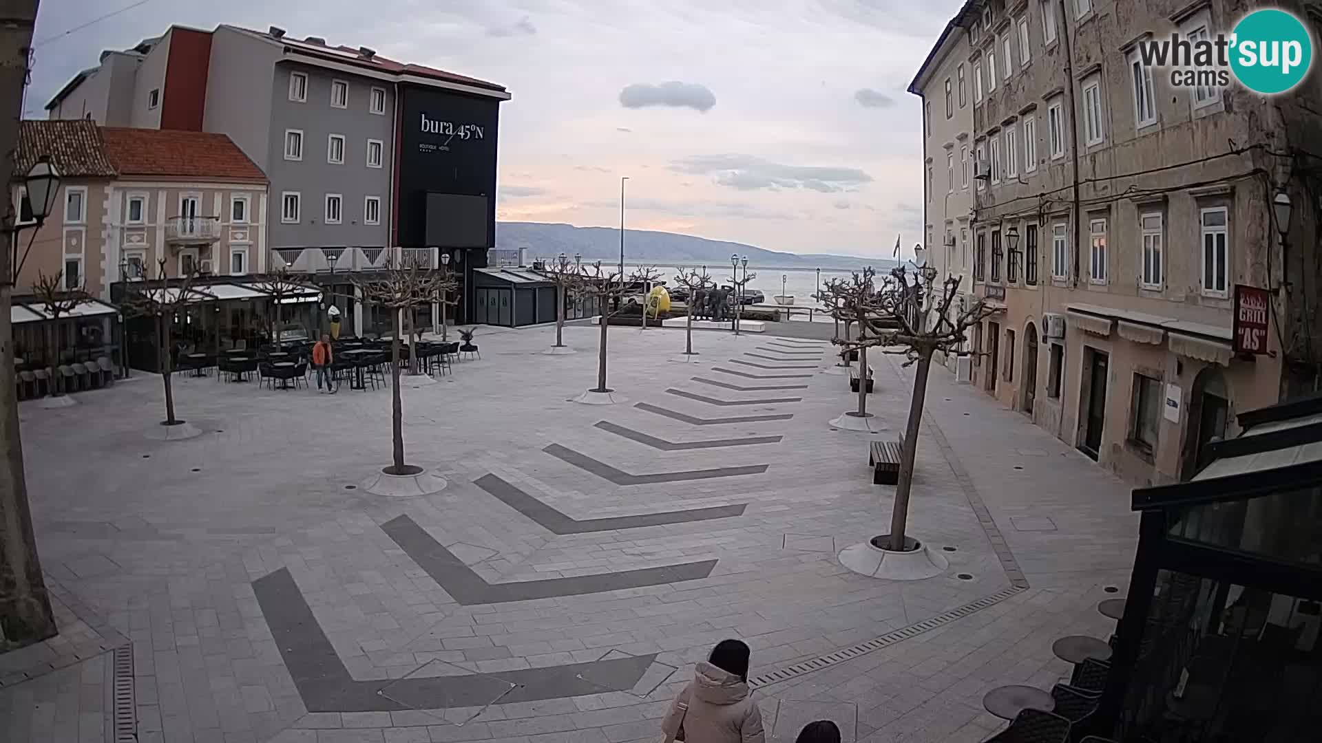 Centar grada Senja – Pavlinski trg – web kamere Dalmacija